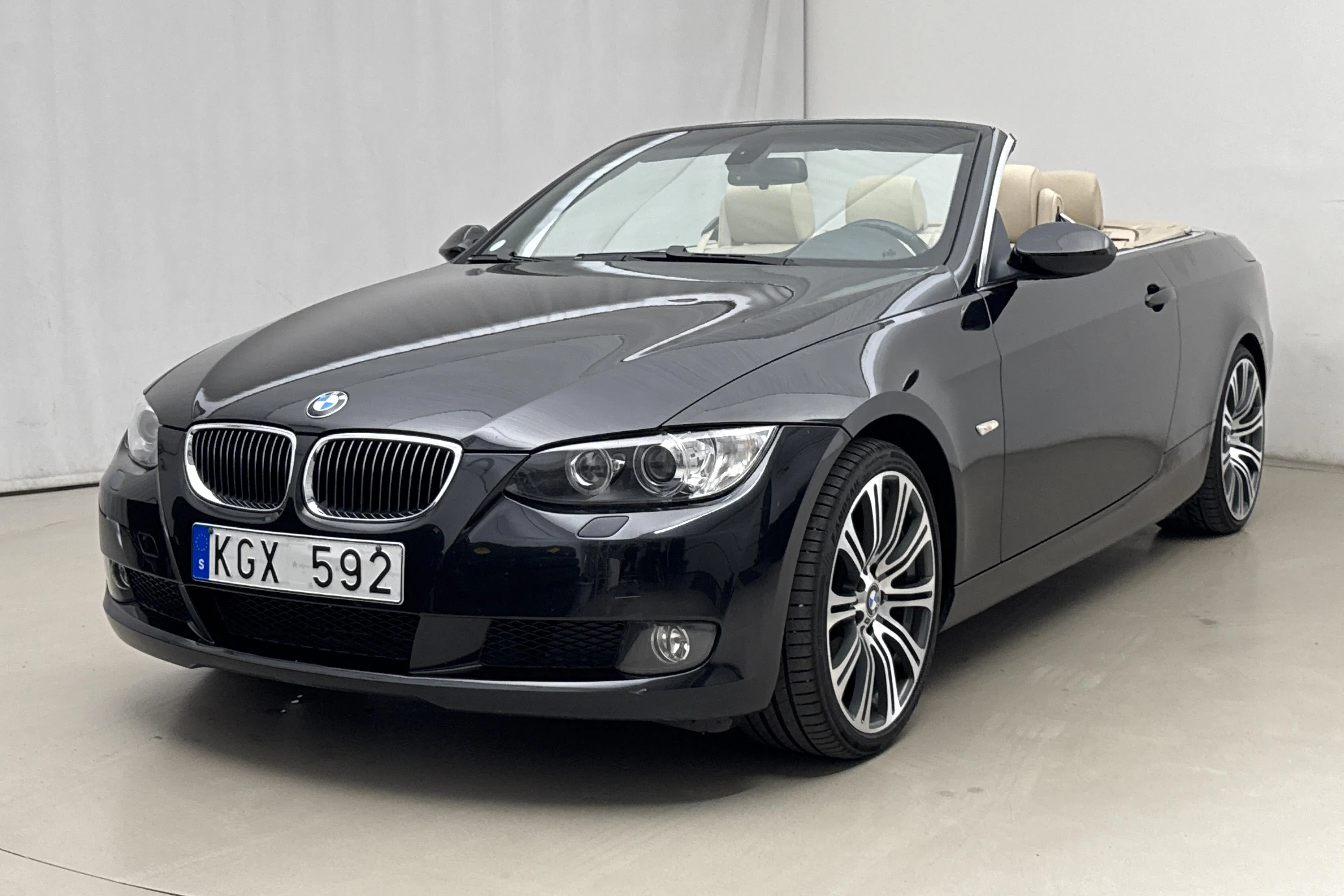 Presentation photo 1 of 21: BMW 325i Cabriolet, E93 (218hk) - 91 560 km - Automatic - black - 2007