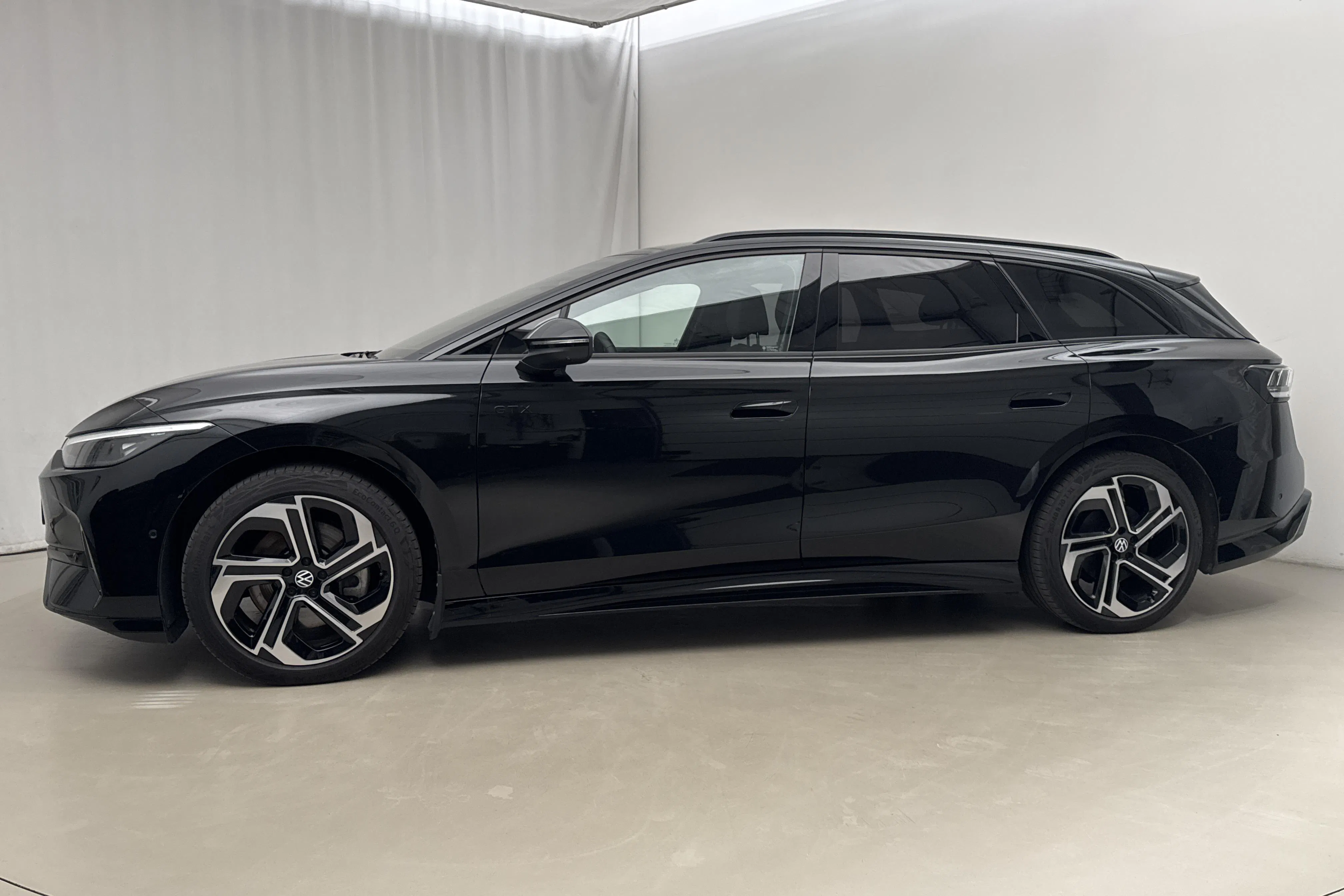 Presentation photo 2 of 27: VW ID.7 GTX Tourer 86kWh (340hk) - 39 910 km - Automatic - black - 2025