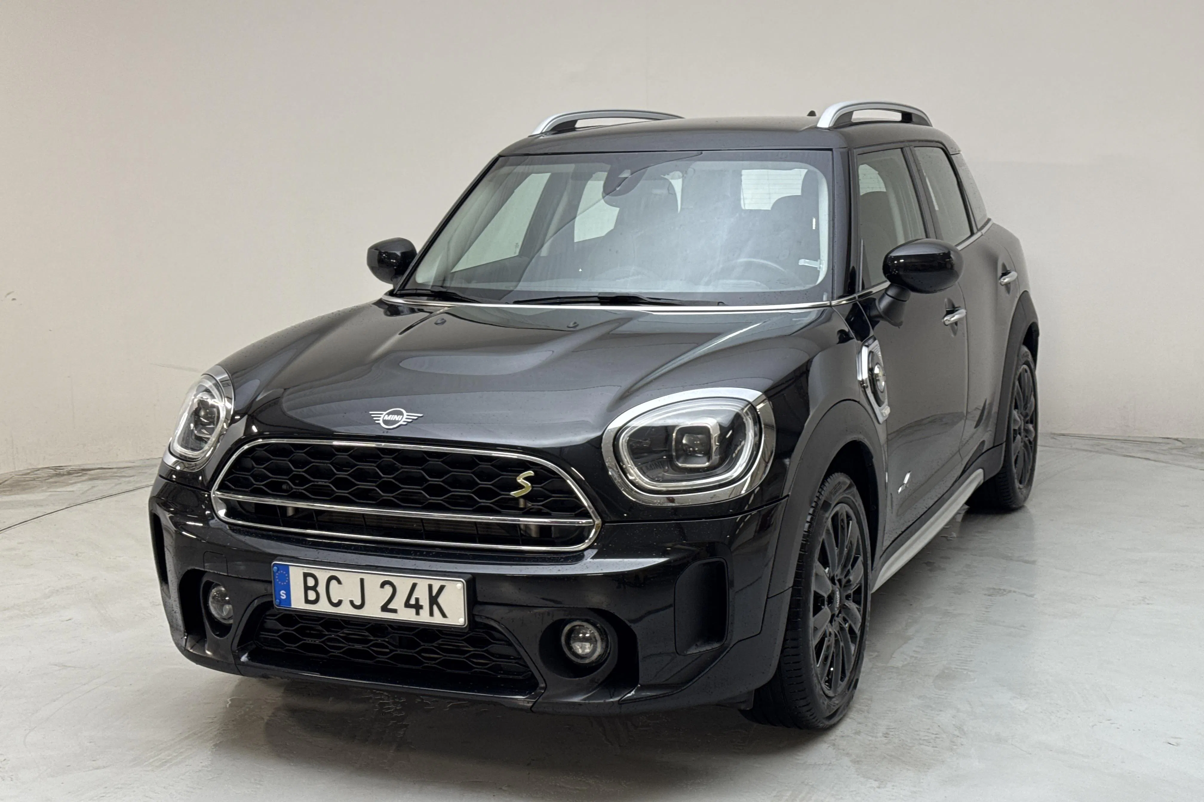 Presentationsfoto 1 av 16: MINI Cooper S E ALL4 Countryman 10,0kWh, F60 LCI (224hk) - 4 391 mil - Automat - svart - 2023