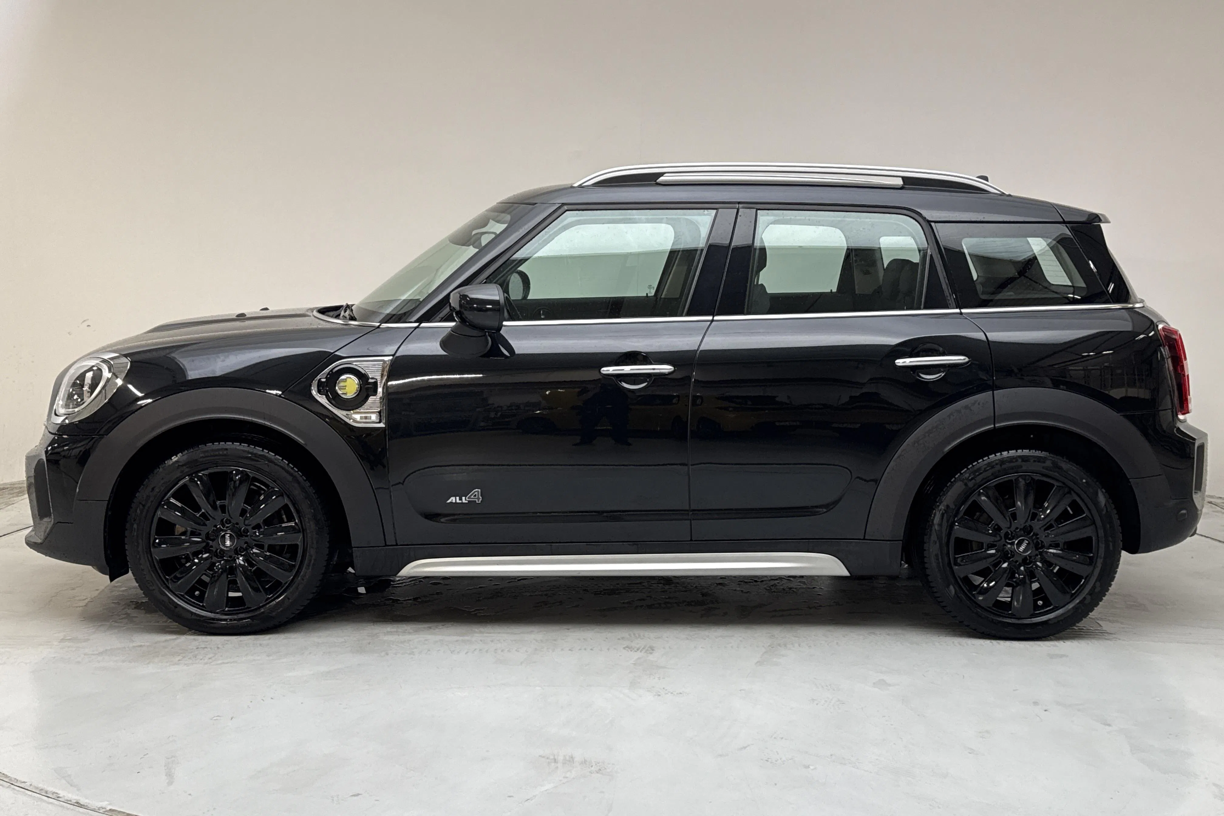 Presentationsfoto 2 av 16: MINI Cooper S E ALL4 Countryman 10,0kWh, F60 LCI (224hk) - 4 391 mil - Automat - svart - 2023