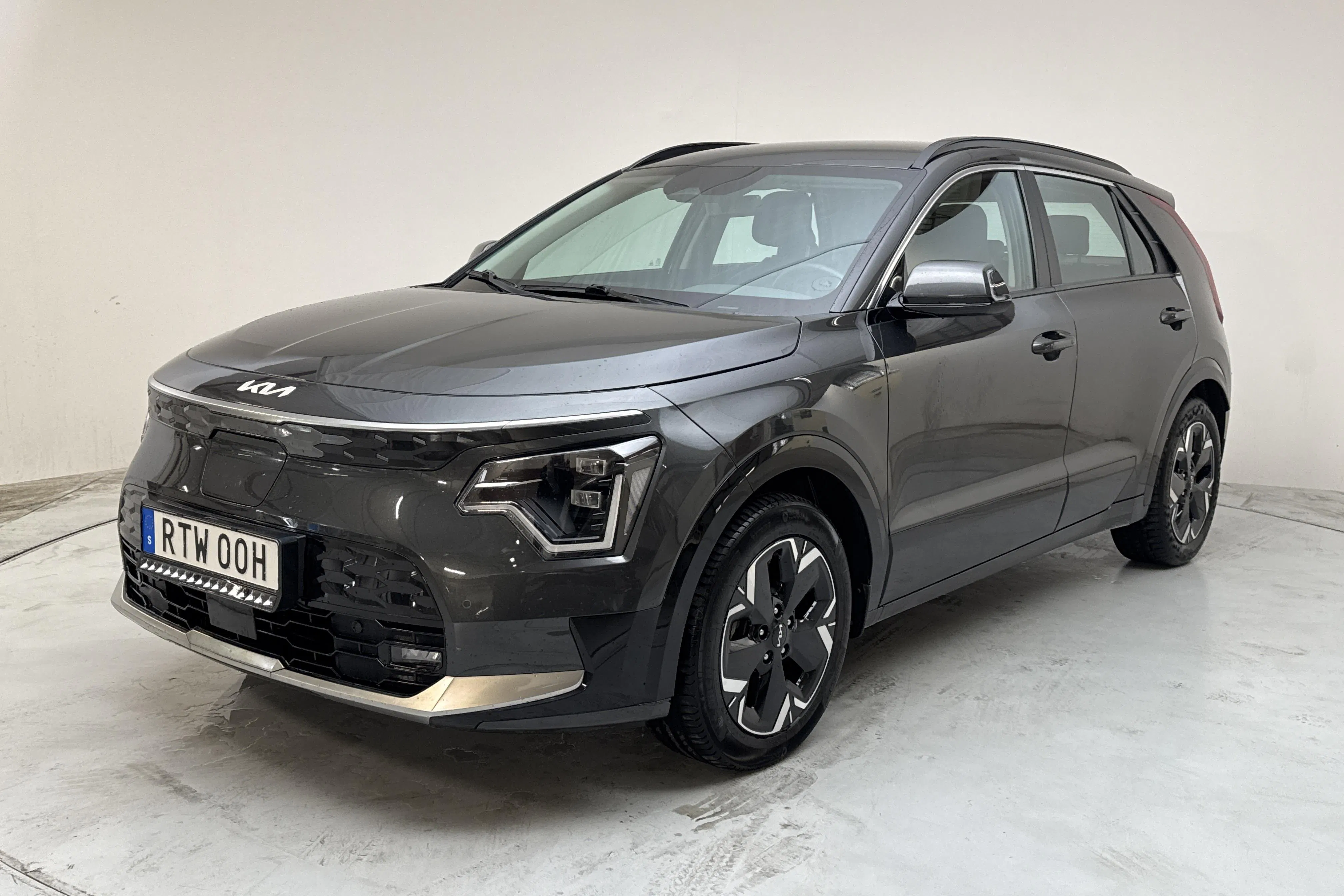 Presentationsfoto 1 av 16: KIA Niro EV 65kWh (204hk) - 12 273 mil - Automat - grå - 2023
