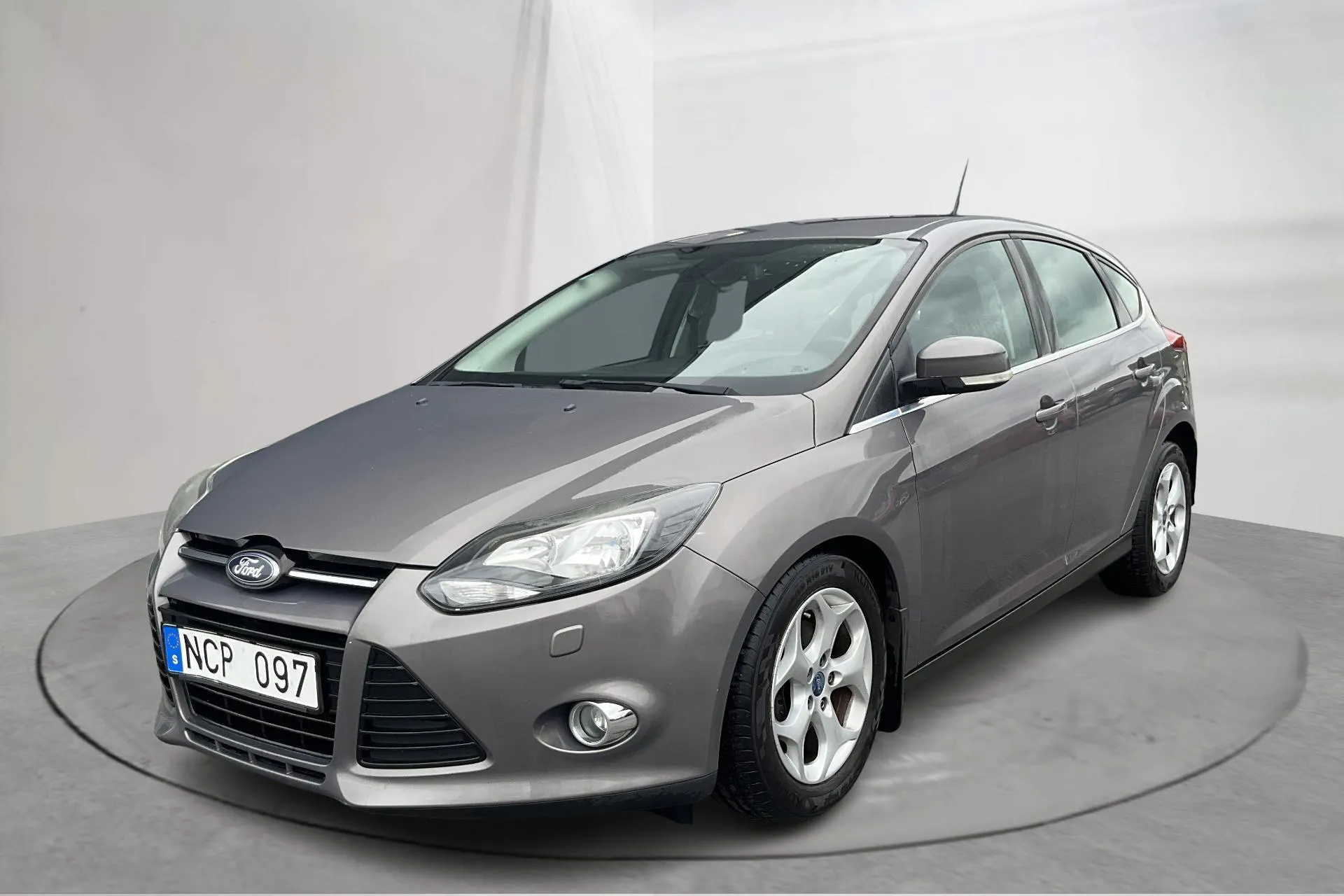 Presentation photo 1 of 14: Ford Focus 1.0 EcoBoost 5dr (100hk) - 91 720 km - Manual - brown - 2013