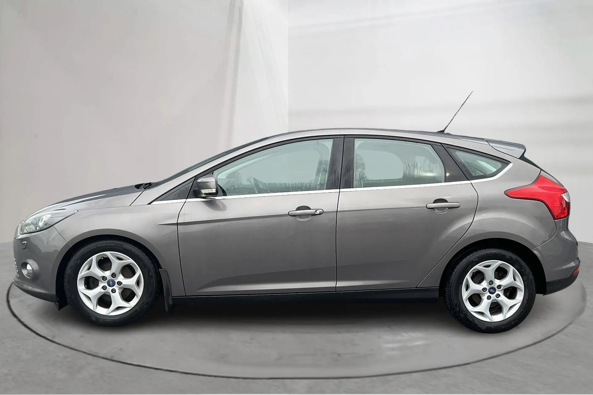 Presentation photo 2 of 14: Ford Focus 1.0 EcoBoost 5dr (100hk) - 91 720 km - Manual - brown - 2013