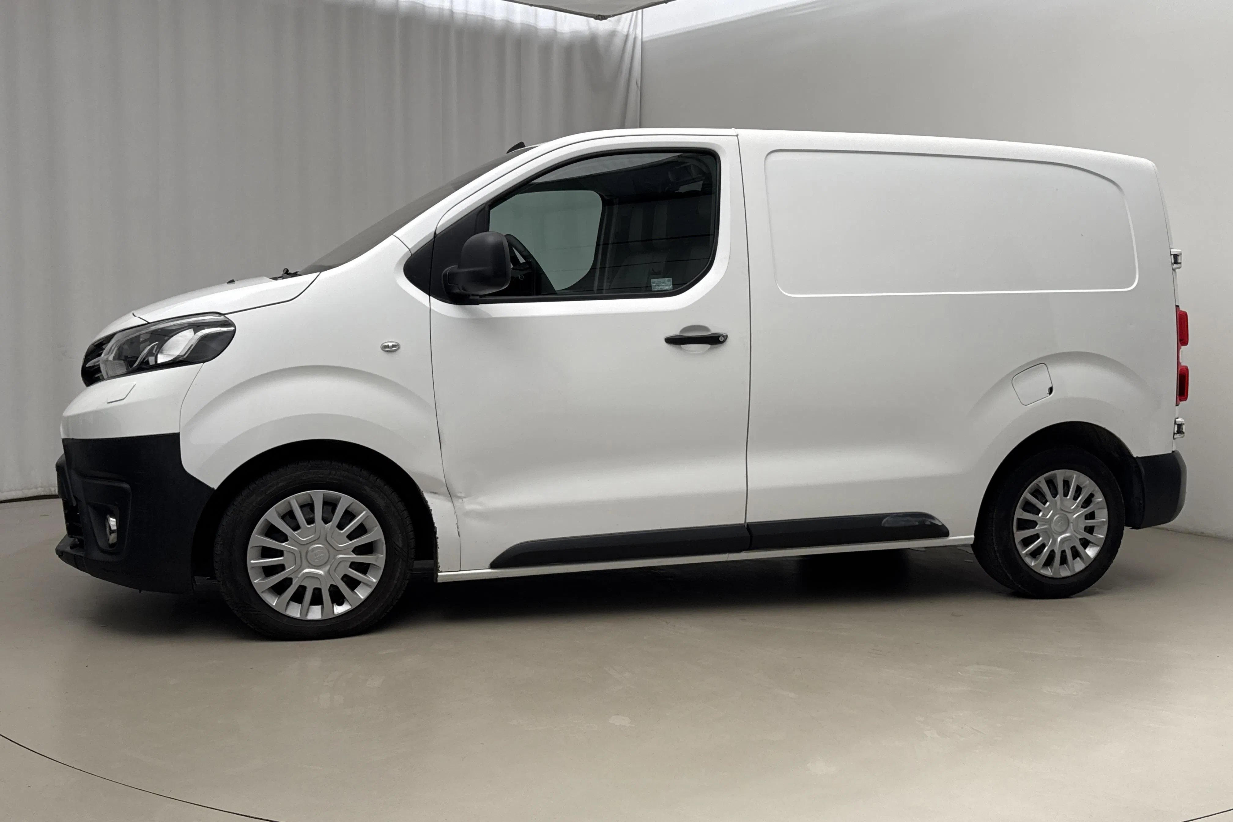 Presentation photo 2 of 14: Toyota PROACE 1.6 (95hk) - 273 220 km - Manual - white - 2017
