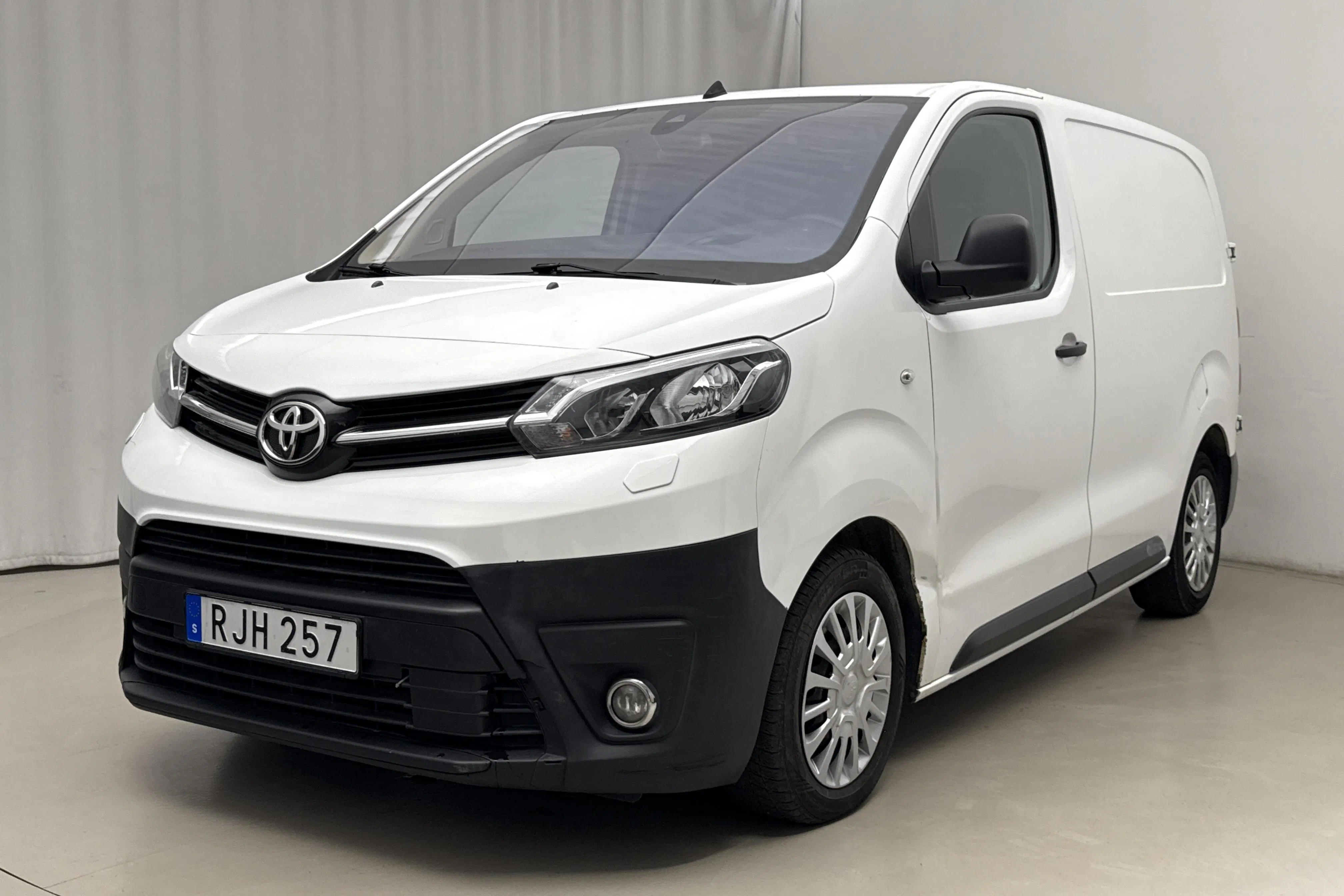 Presentation photo 1 of 14: Toyota PROACE 1.6 (95hk) - 273 220 km - Manual - white - 2017