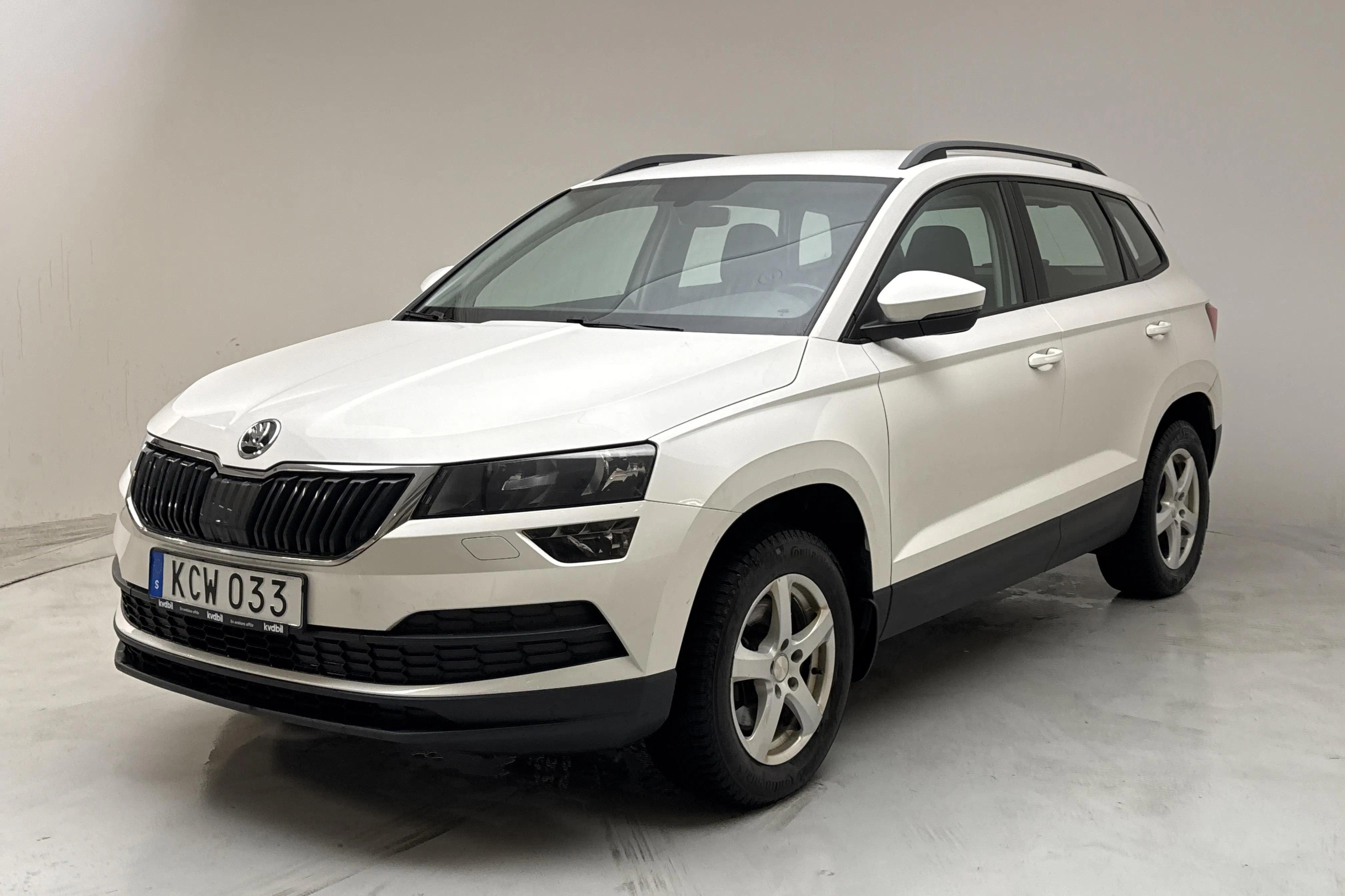 Presentationsfoto 1 av 13: Skoda Karoq 1.0 TSI (115hk) - 17 306 mil - Automat - vit - 2018