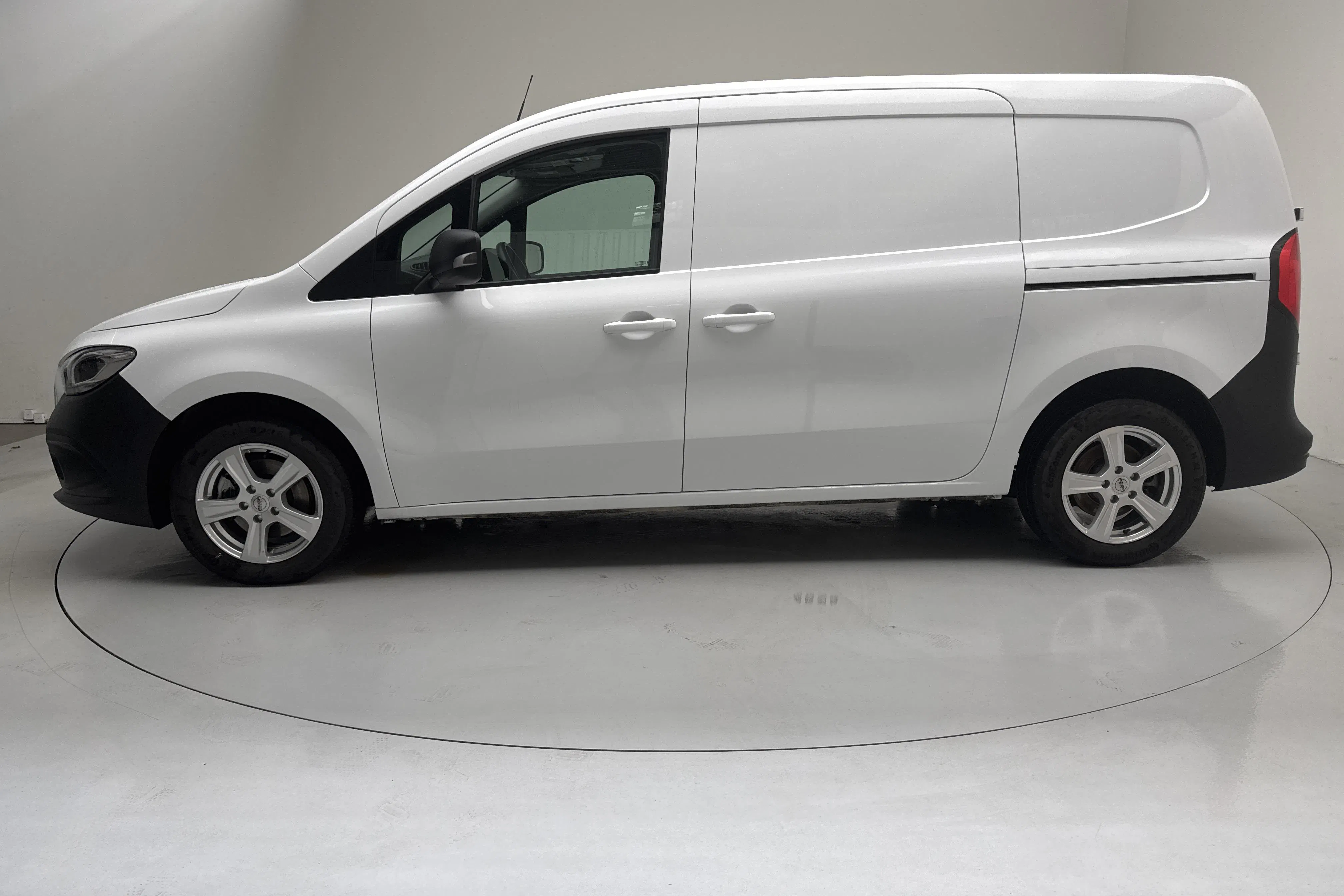 Presentation photo 2 of 13: Mercedes Citan 110 1.5 CDI (95hk) - 23 130 km - Automatic - white - 2025
