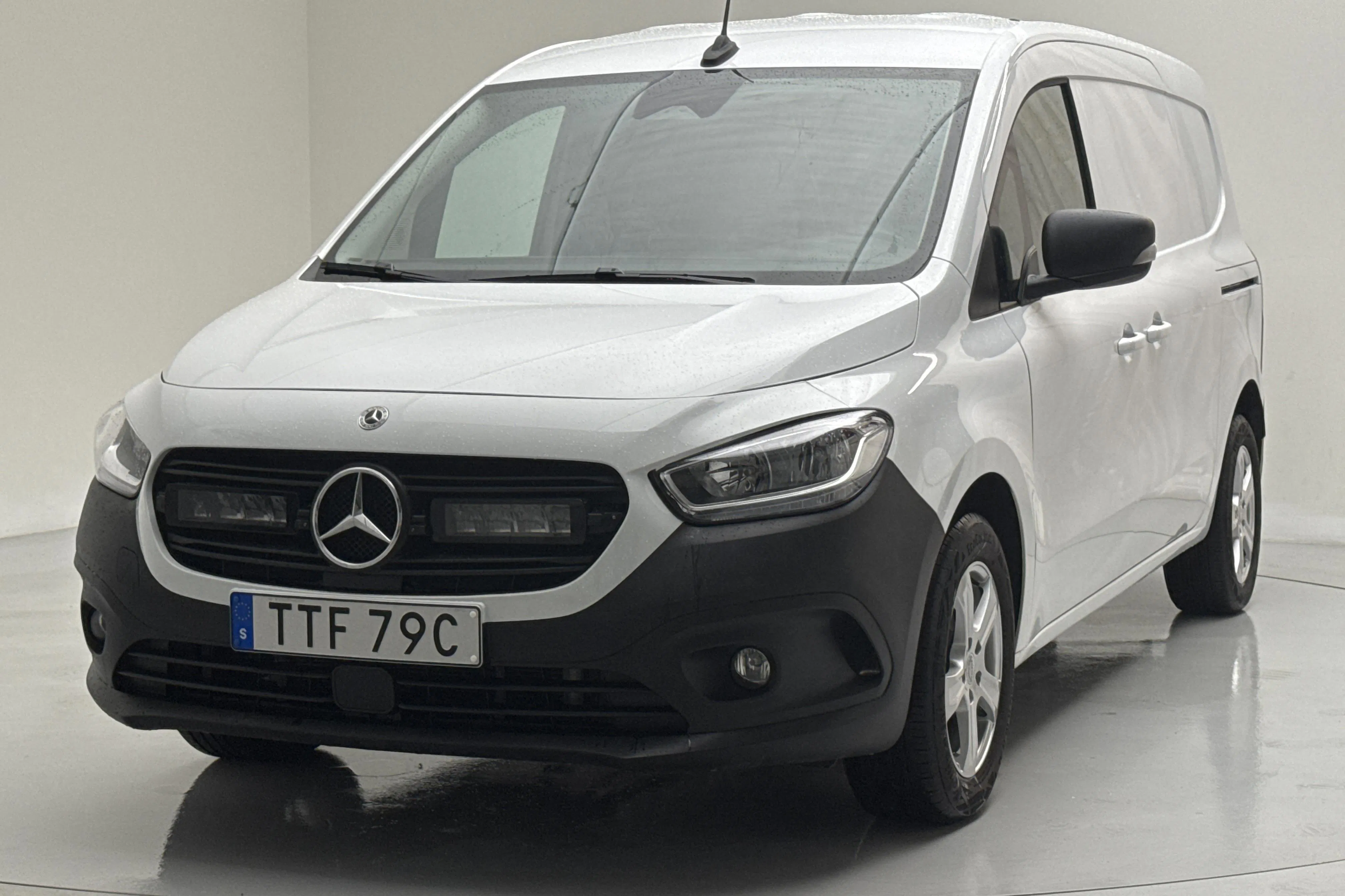 Presentation photo 1 of 13: Mercedes Citan 110 1.5 CDI (95hk) - 23 130 km - Automatic - white - 2025