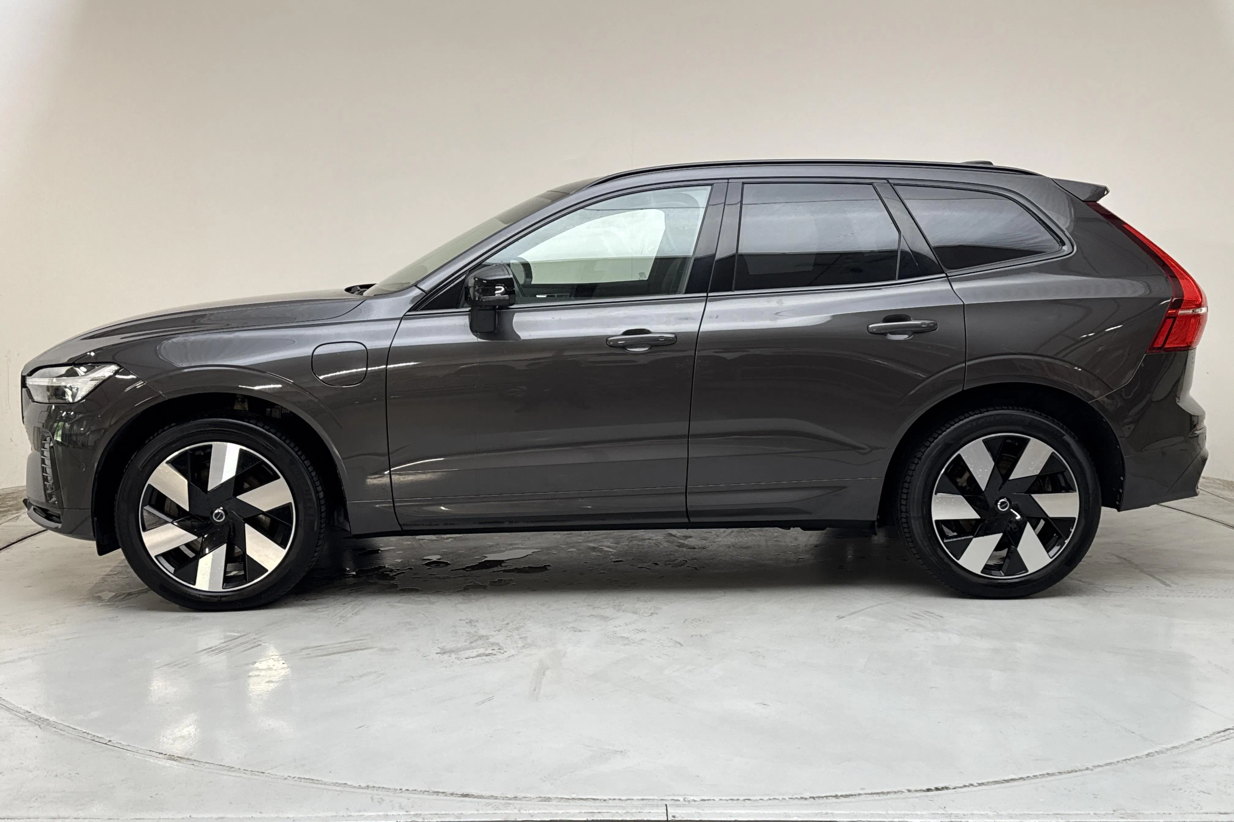 Presentation photo 2 of 17: Volvo XC60 T6 AWD Recharge (350hk) - 94 660 km - Automatic - gray - 2023