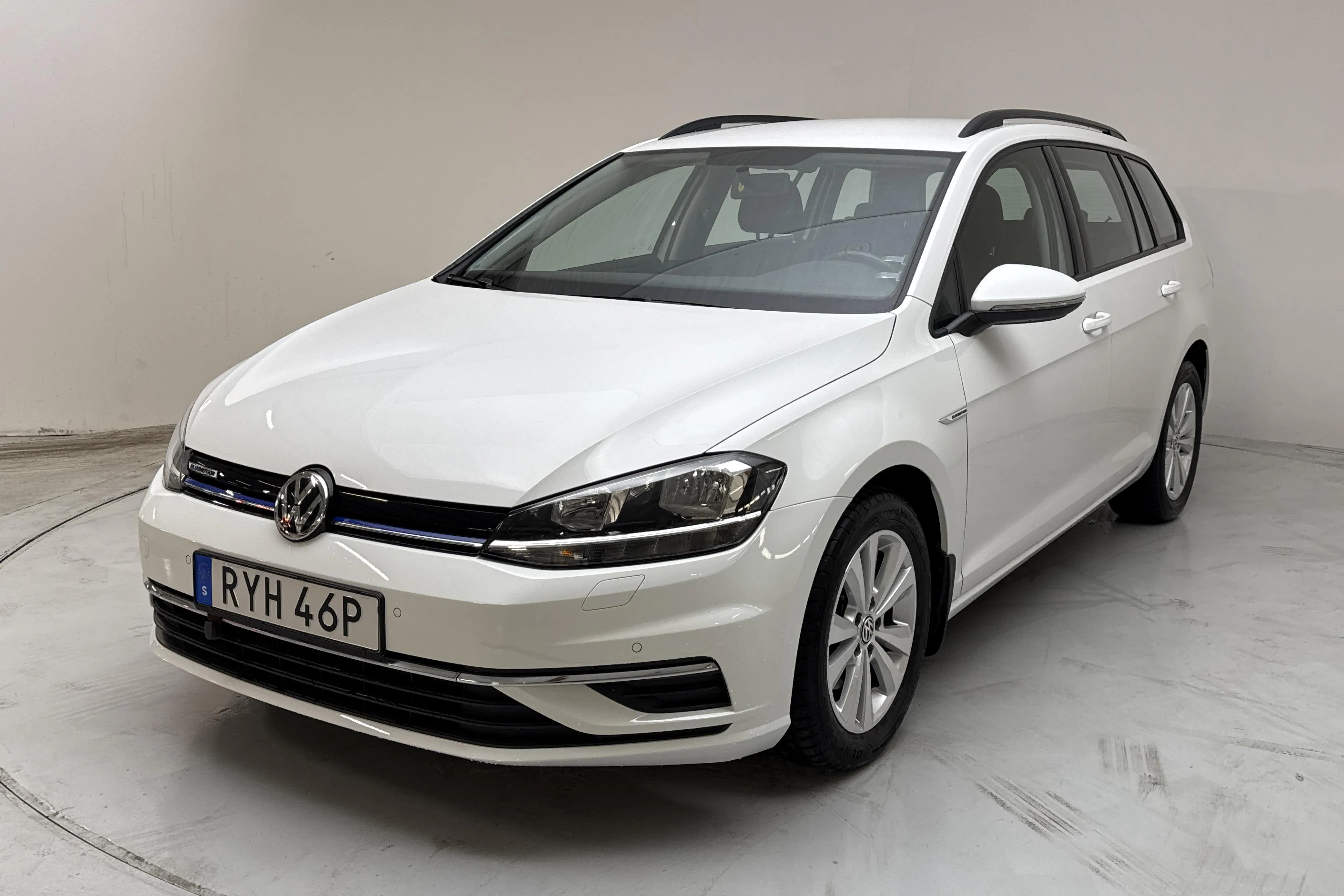Presentation photo 1 of 14: VW Golf VII 1.5 TGI Sportscombi (130hk) - 47 530 km - Automatic - white - 2019
