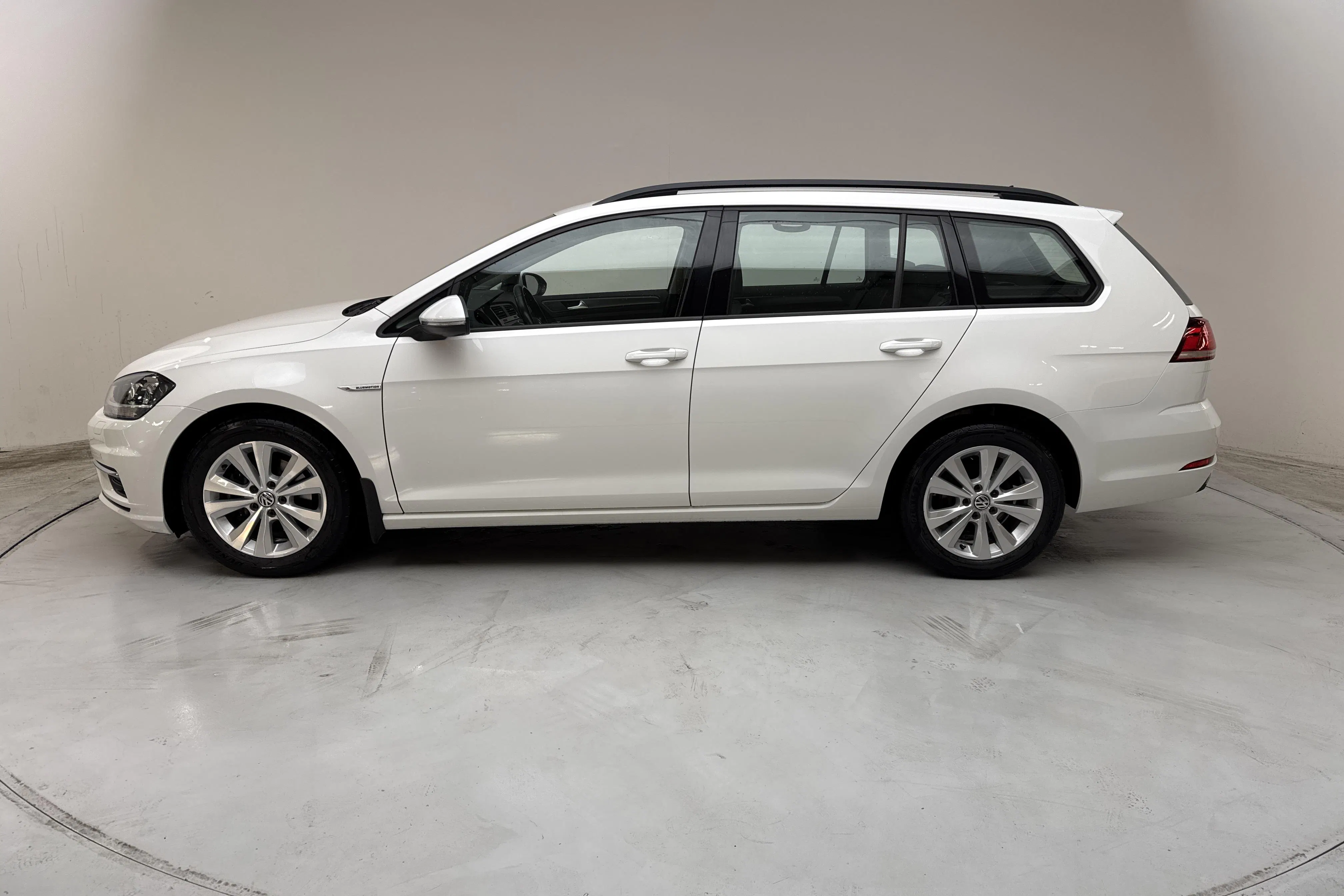 Presentation photo 2 of 14: VW Golf VII 1.5 TGI Sportscombi (130hk) - 47 530 km - Automatic - white - 2019