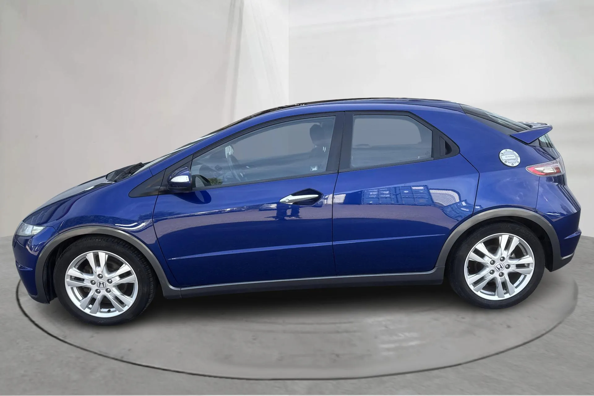 Presentationsfoto 2 av 14: Honda Civic 1.8 5dr (140hk) - 17 489 mil - Manuell - Mörkblå - 2010