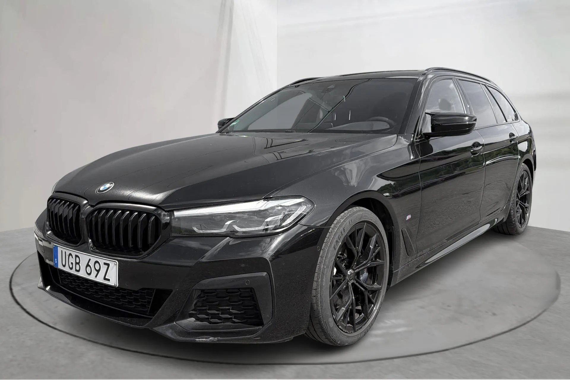 Presentation photo 1 of 18: BMW 520d xDrive Touring, G31 LCI (190hk+11hk) - 111 050 km - Automatic - black - 2021