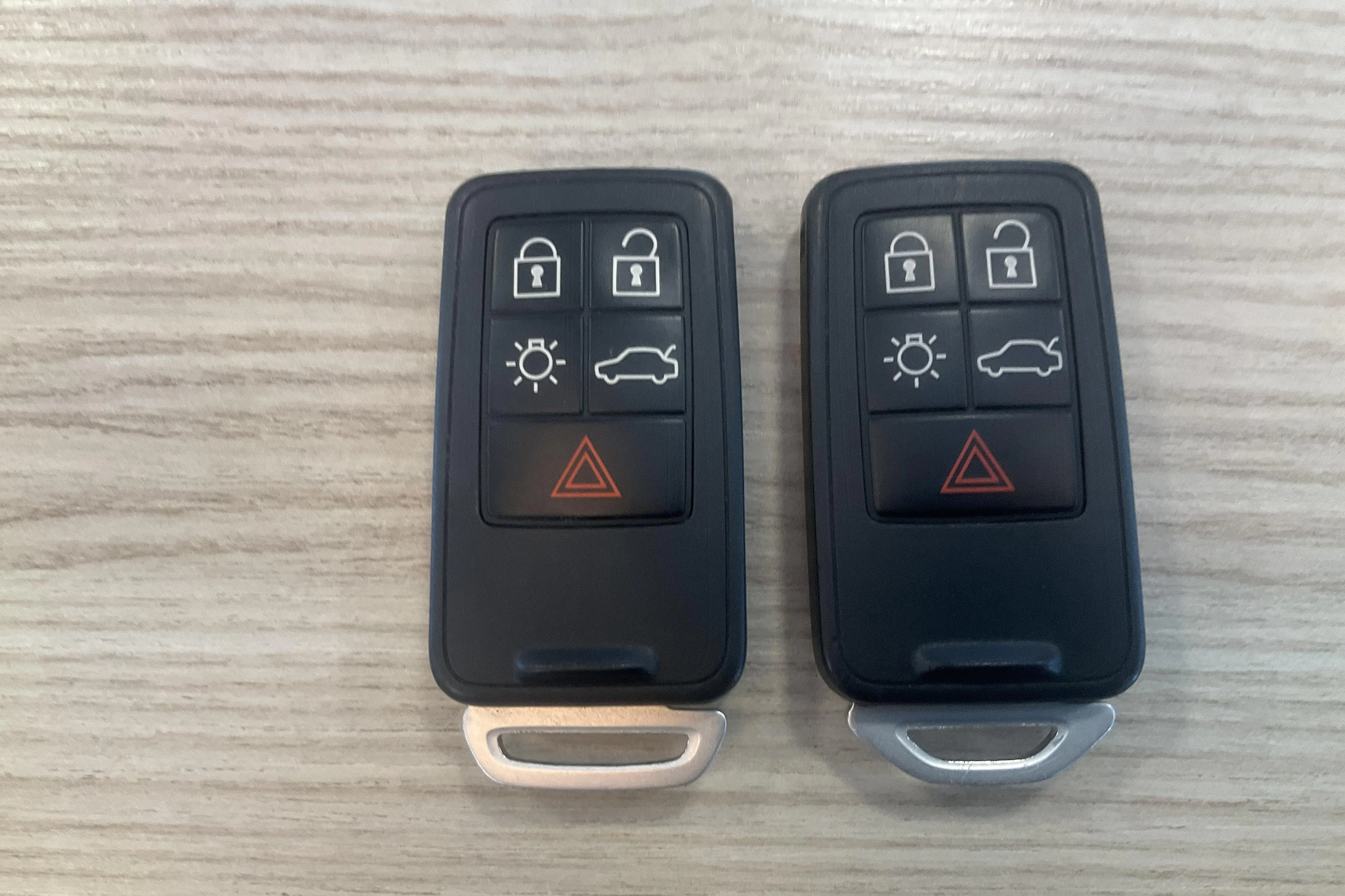 Presentationsfoto 12 av 12: Volvo V40 T3 (152hk) - 10 435 mil - Automat - svart - 2018