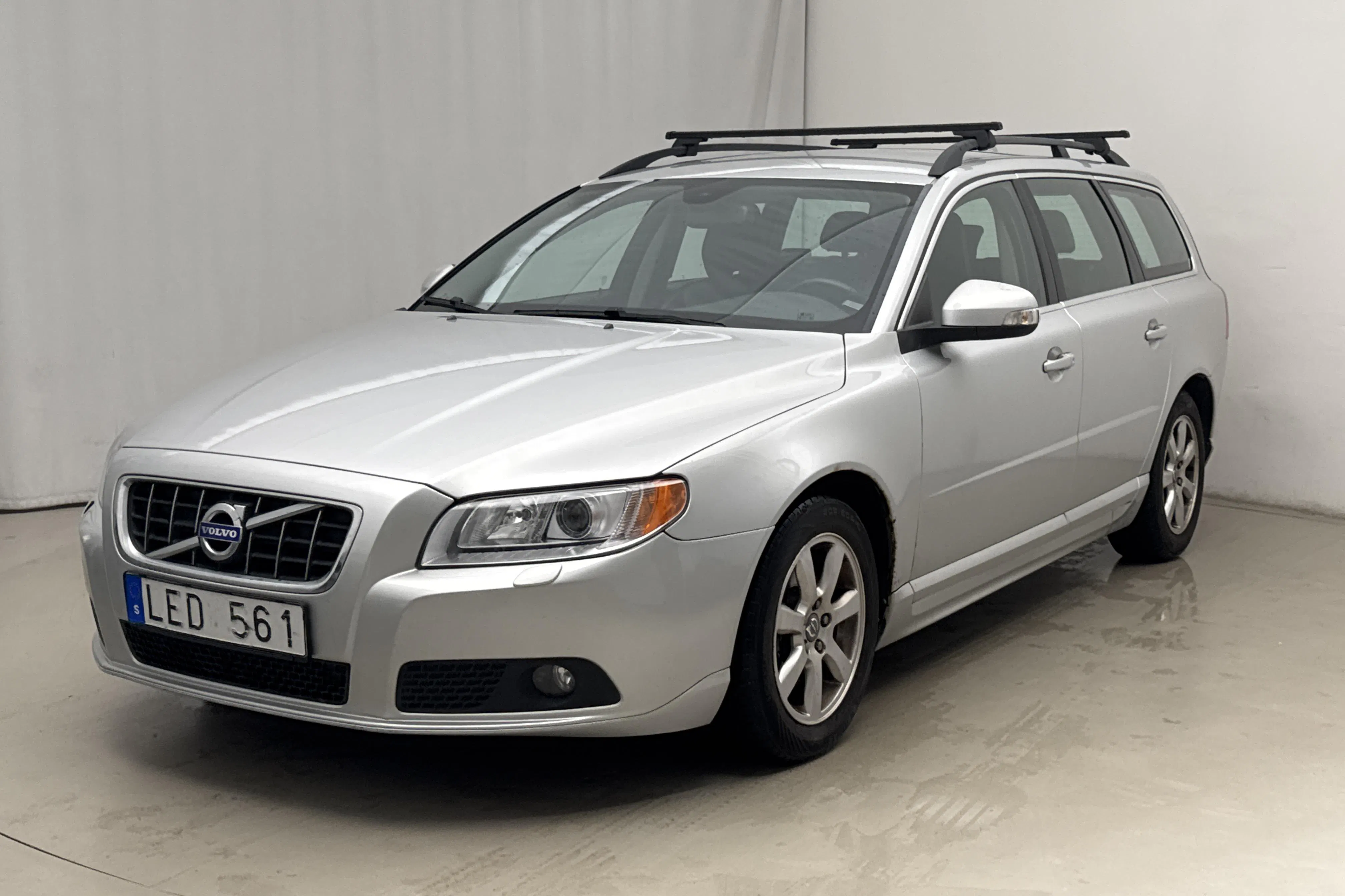 Presentation photo 1 of 13: Volvo V70 II 1.6D DRIVe (109hk) - 239 560 km - Manual - light grey - 2011