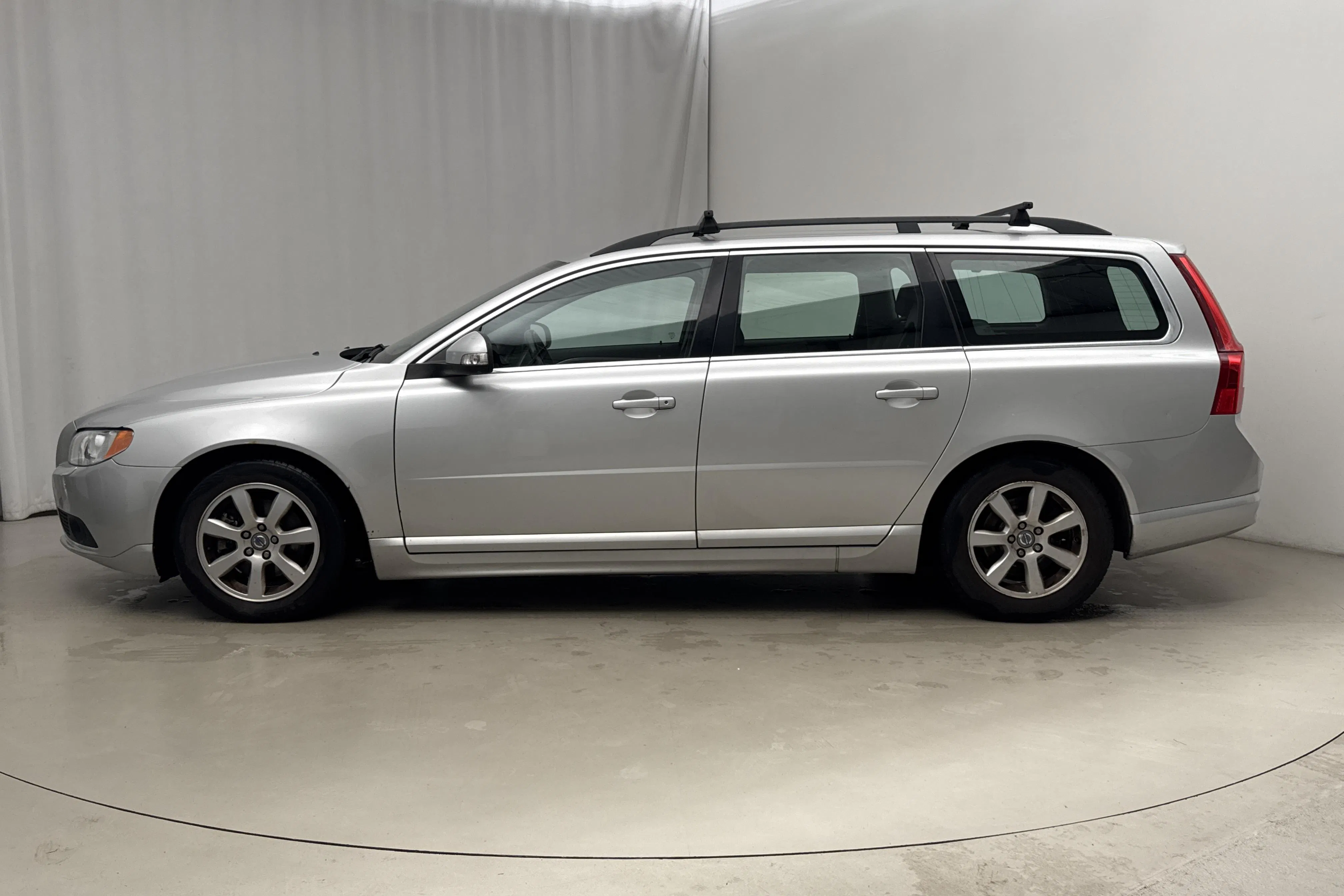 Presentation photo 2 of 13: Volvo V70 II 1.6D DRIVe (109hk) - 239 560 km - Manual - light grey - 2011