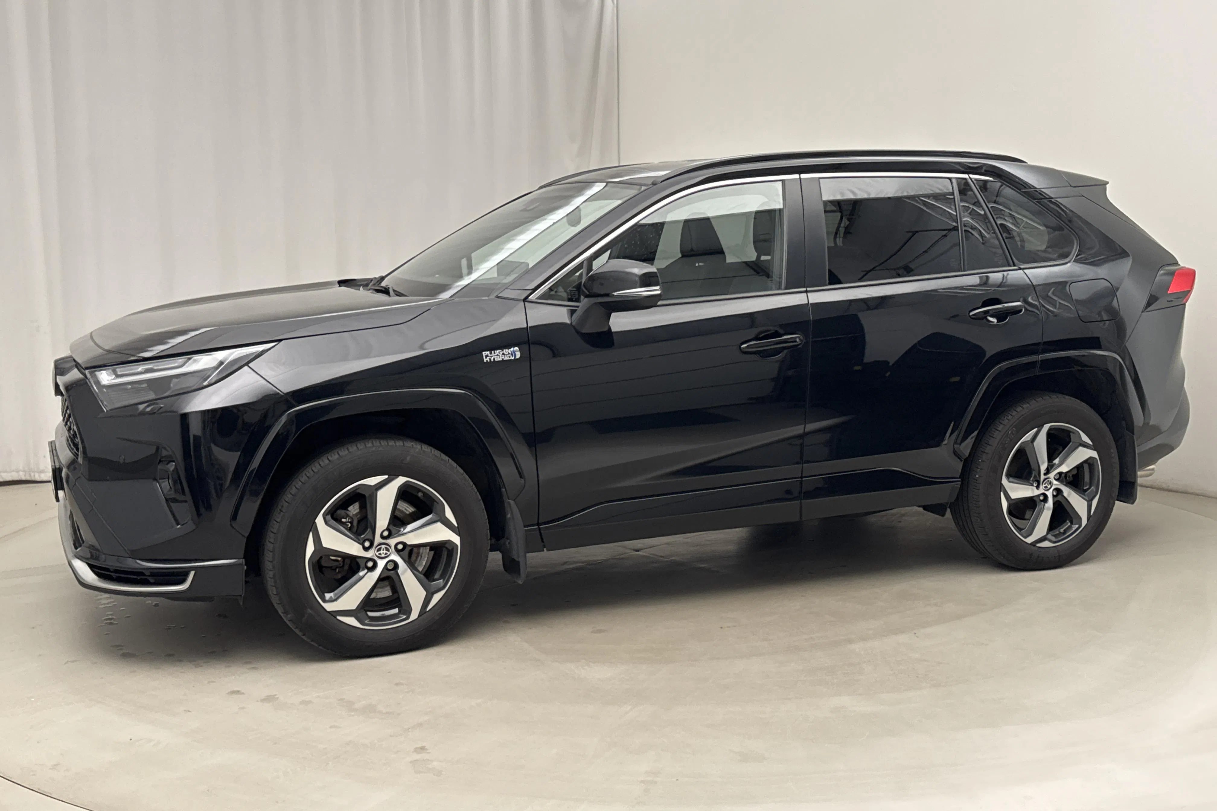 Presentation photo 2 of 19: Toyota RAV4 2.5 Plug-in Hybrid AWDi (306hk) - 60 360 km - Automatic - black - 2023