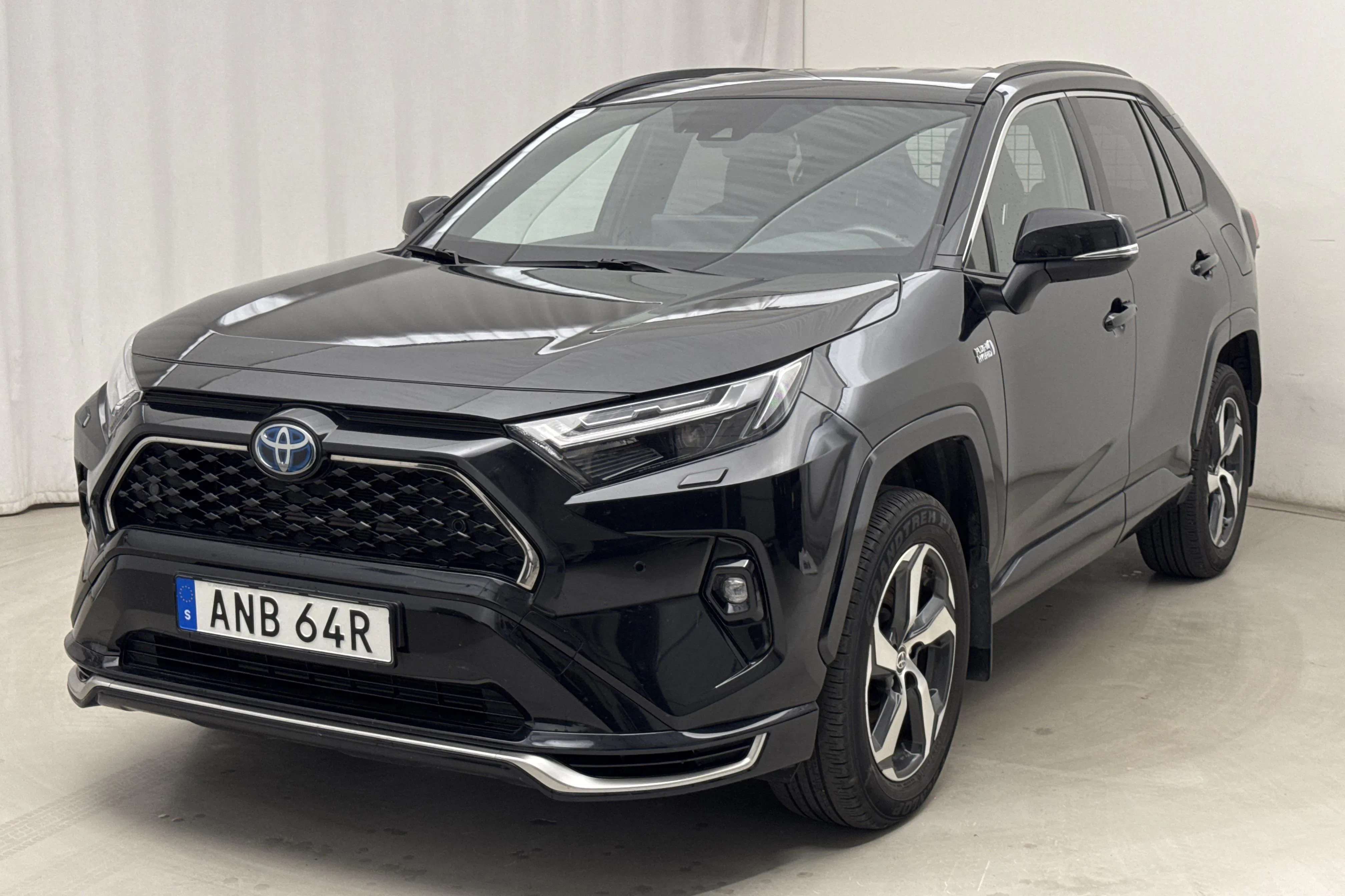 Presentation photo 1 of 19: Toyota RAV4 2.5 Plug-in Hybrid AWDi (306hk) - 60 360 km - Automatic - black - 2023