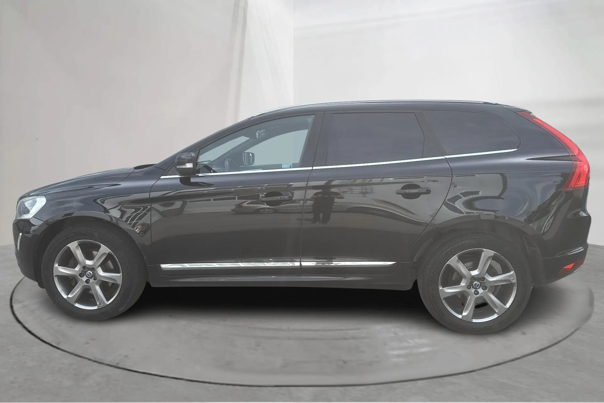 Presentationsfoto 2 av 20: Volvo XC60 D4 AWD (181hk) - 26 648 mil - Automat - svart - 2014