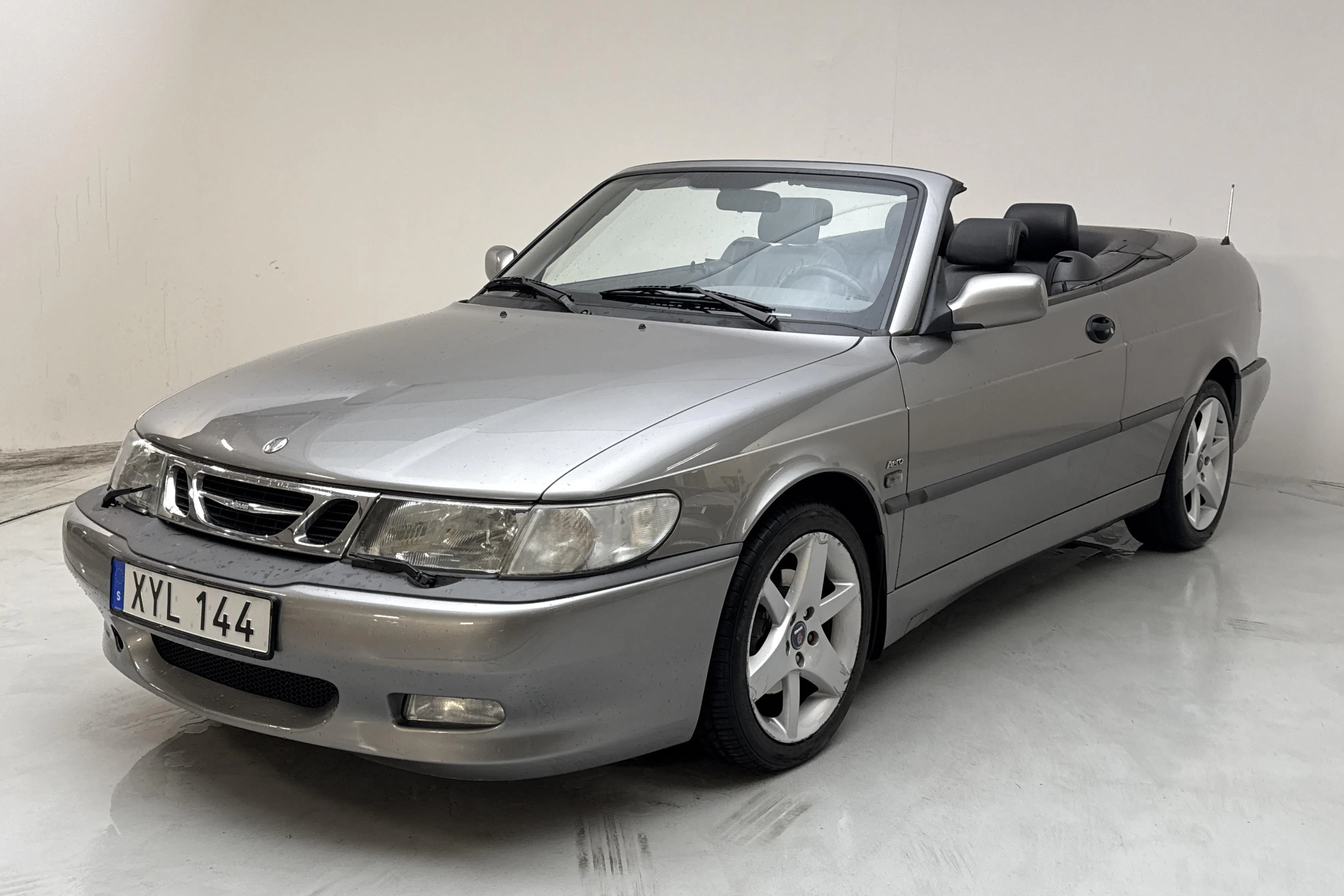 Presentationsfoto 1 av 15: Saab 9-3 2.0T Aero Cabriolet (205hk) - 17 618 mil - Manuell - silver - 2002