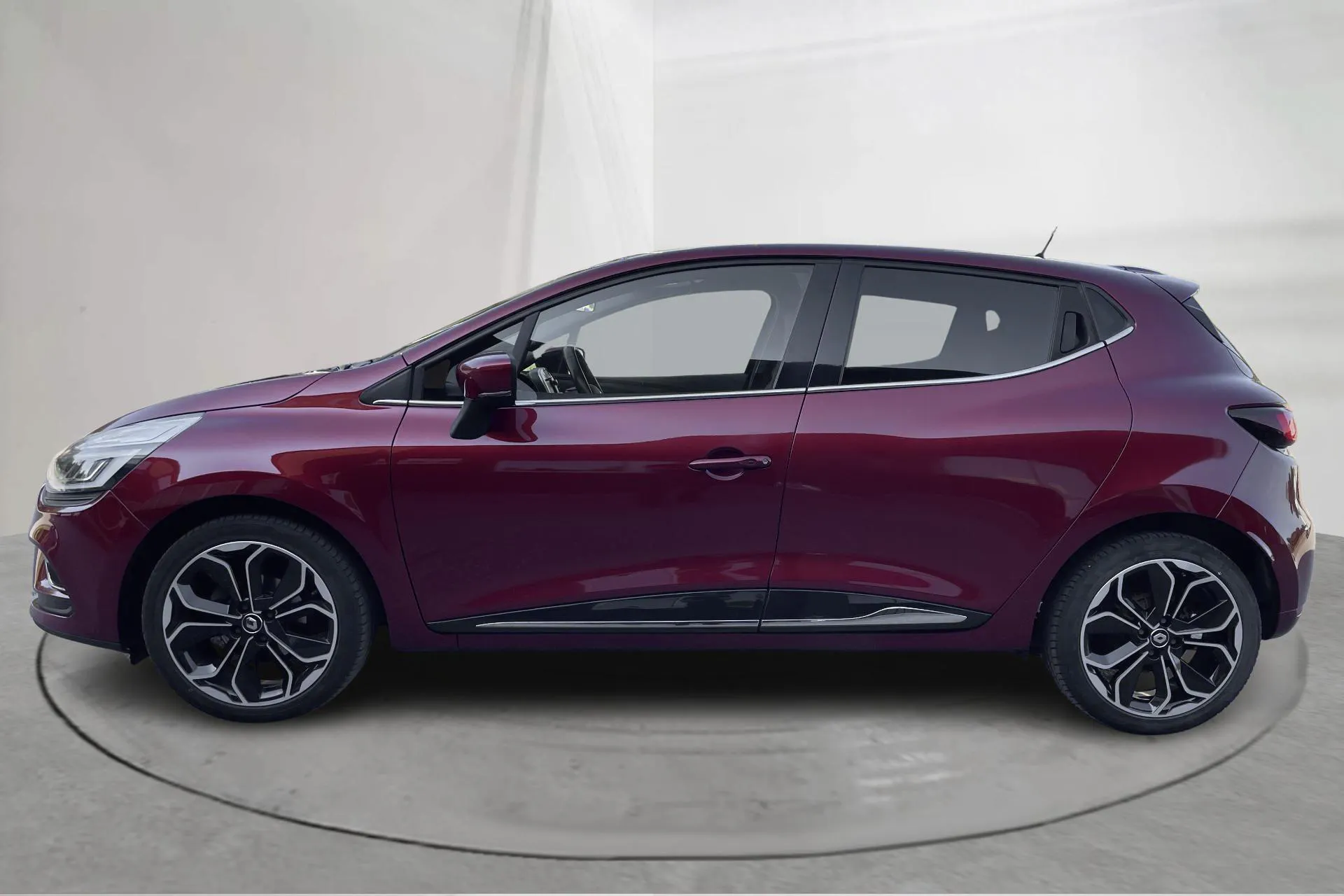 Presentation photo 2 of 16: Renault Clio IV 0.9 TCe 90 5dr (90hk) - 35 720 km - Manual - red - 2019