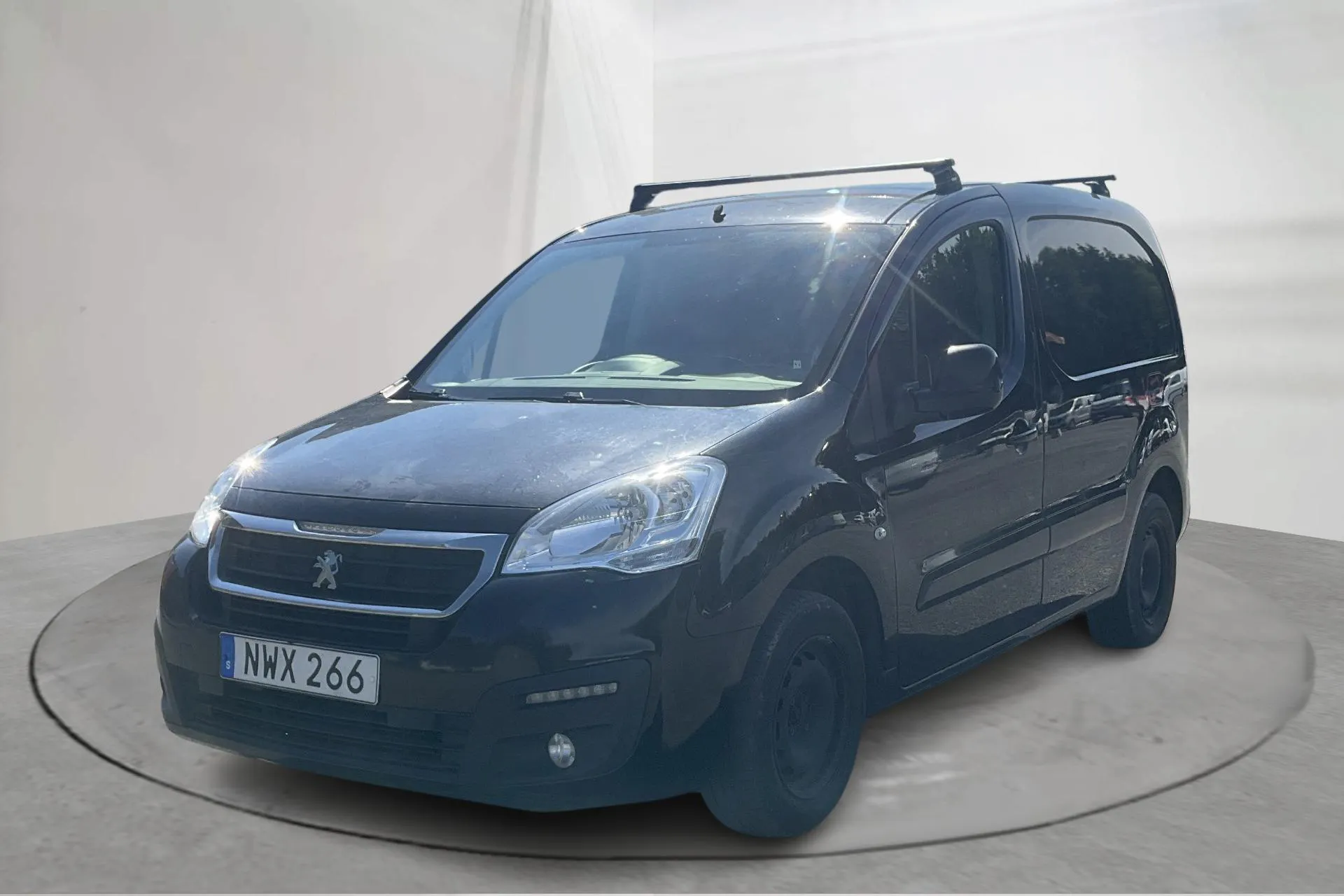 Presentation photo 1 of 11: Peugeot Partner 1.6 BlueHDI Skåp (100hk) - 134 980 km - Automatic - black - 2016