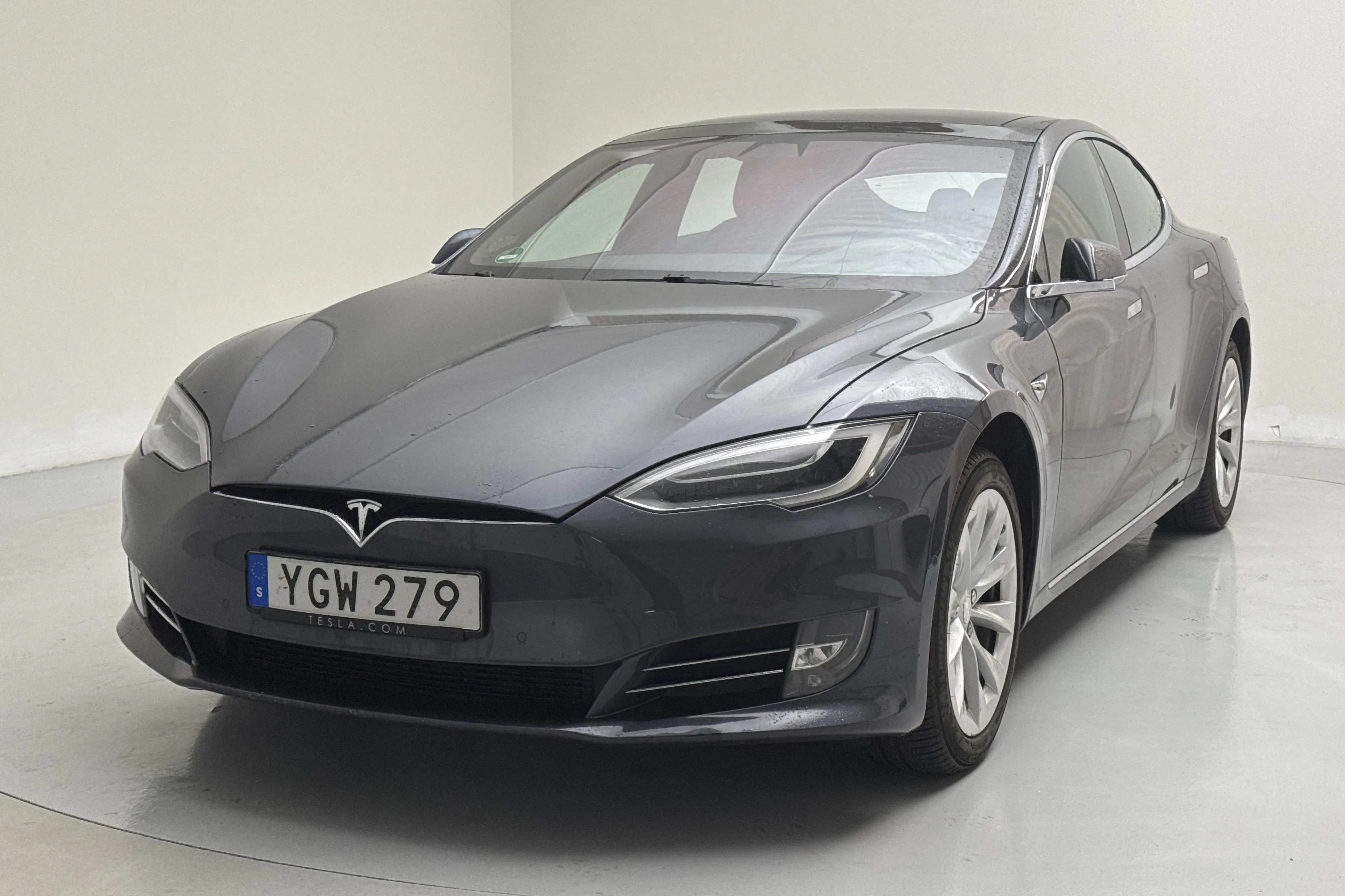 Presentation photo 1 of 19: Tesla Model S 75D - 153 330 km - Automatic - gray - 2017
