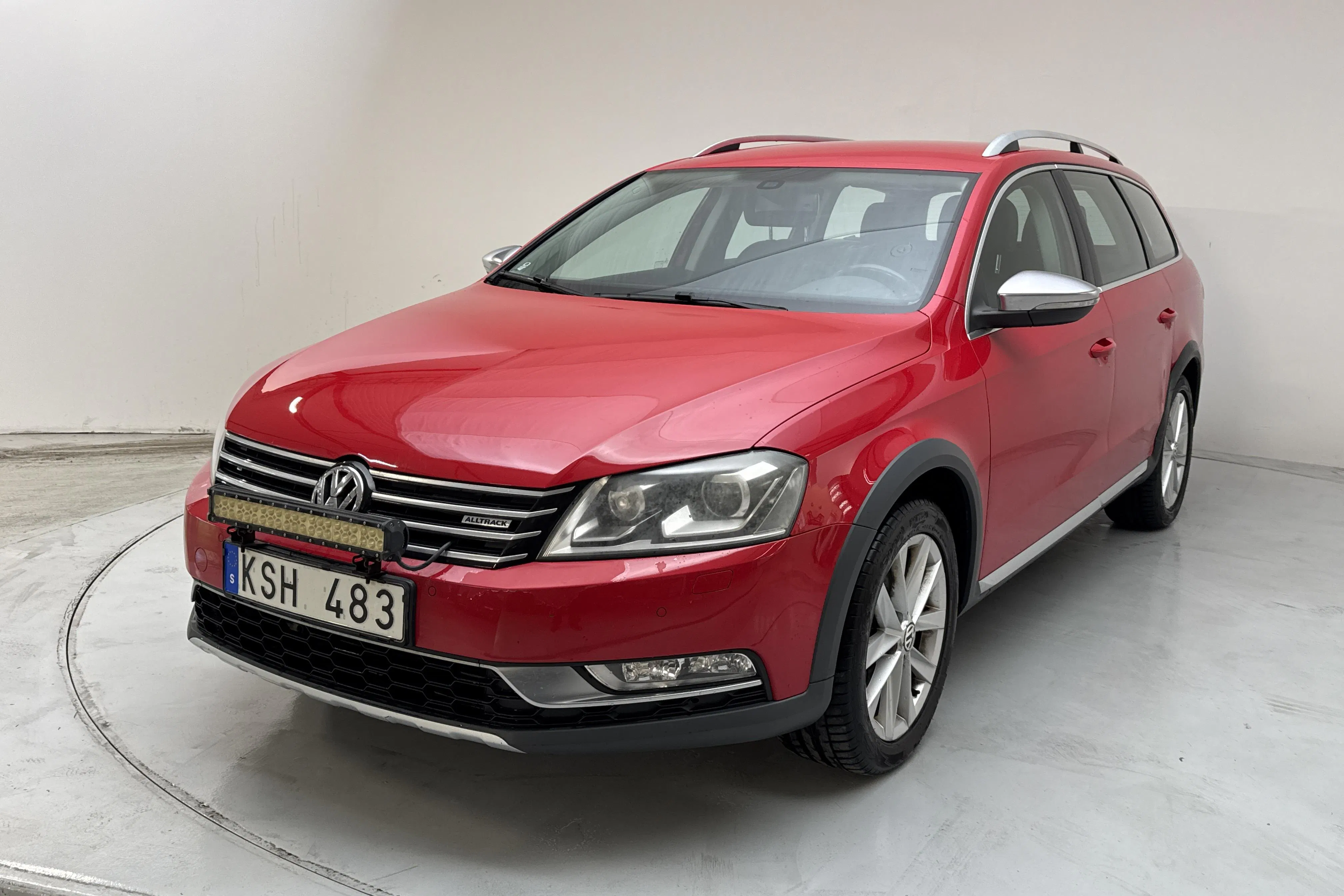 Presentation photo 1 of 13: VW Passat Alltrack 2.0 TDI BlueMotion Technology 4Motion (170hk) - 196 390 km - Automatic - red - 2013