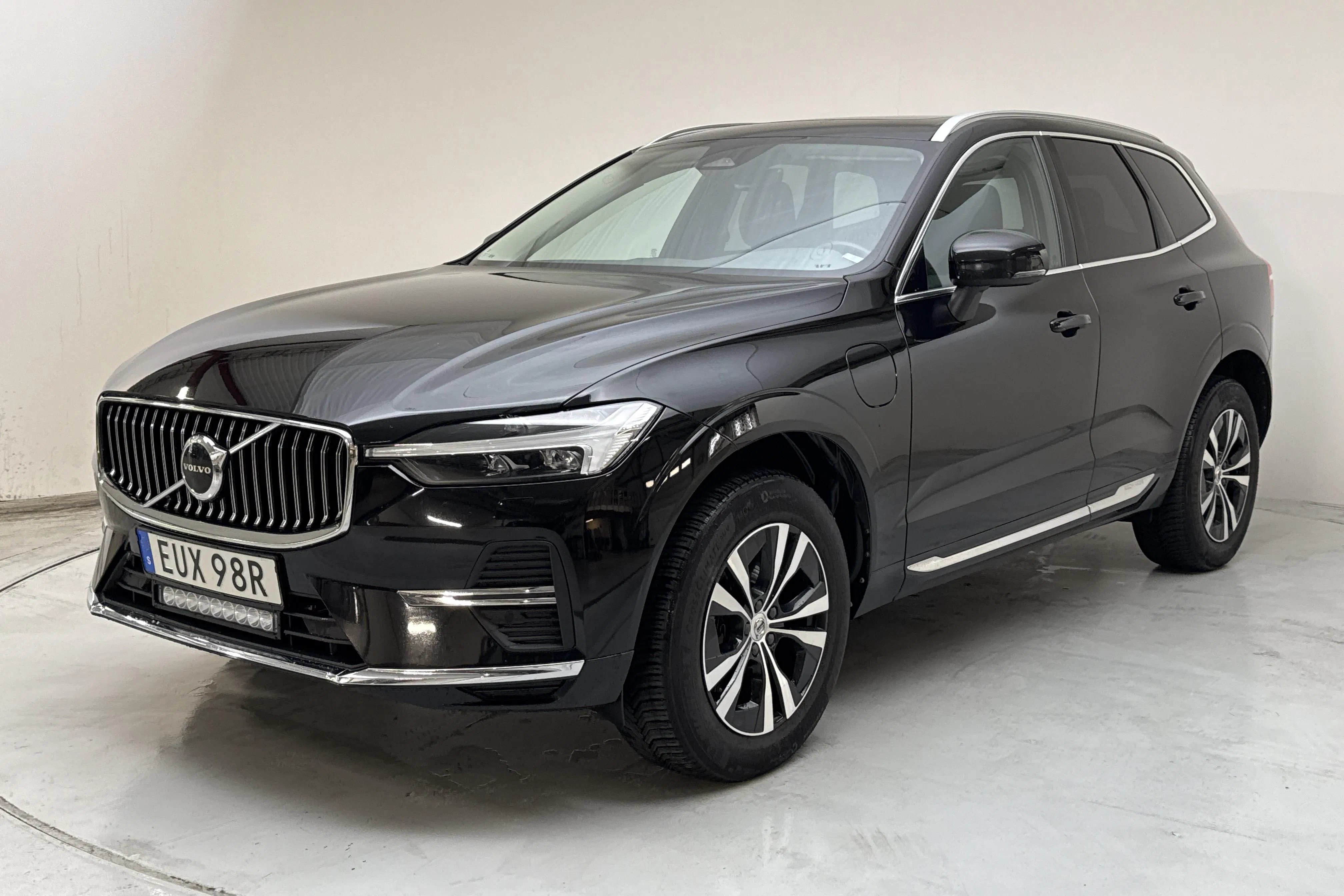 Presentationsfoto 1 av 19: Volvo XC60 T6 AWD Recharge (350hk) - 12 968 mil - Automat - svart - 2023