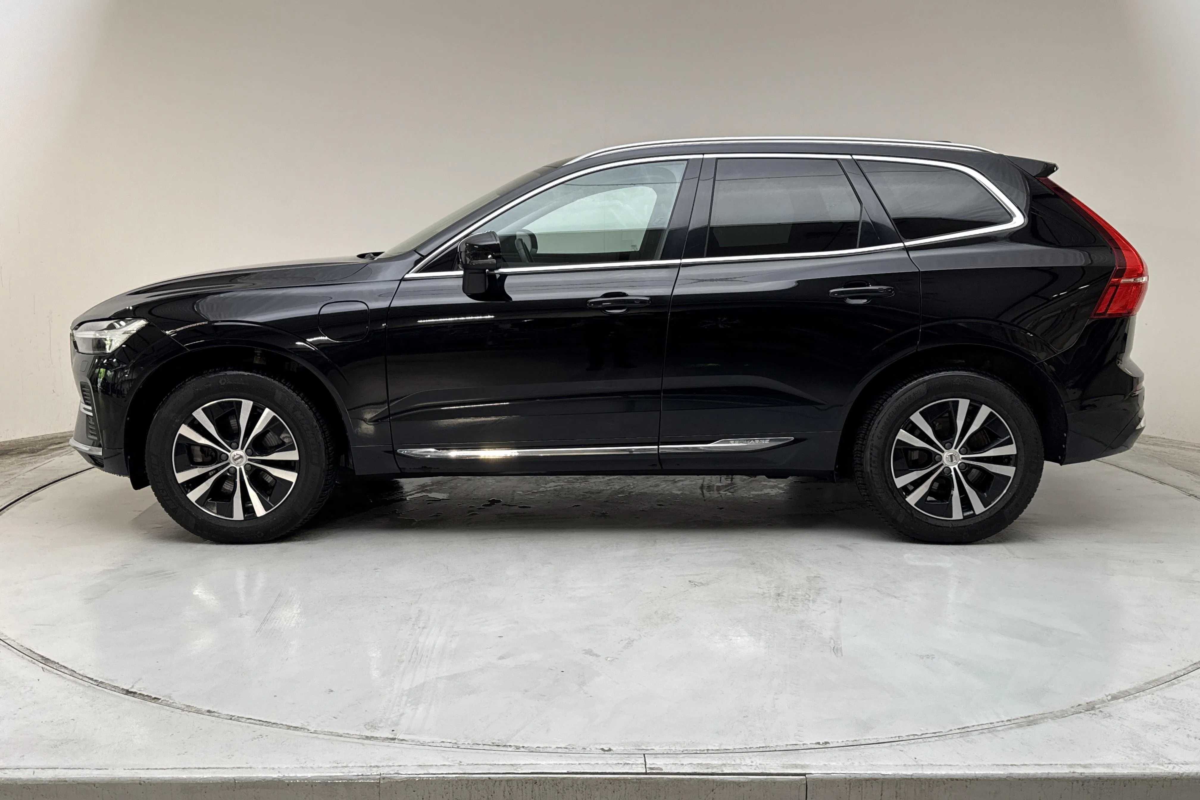 Presentationsfoto 2 av 19: Volvo XC60 T6 AWD Recharge (350hk) - 12 968 mil - Automat - svart - 2023