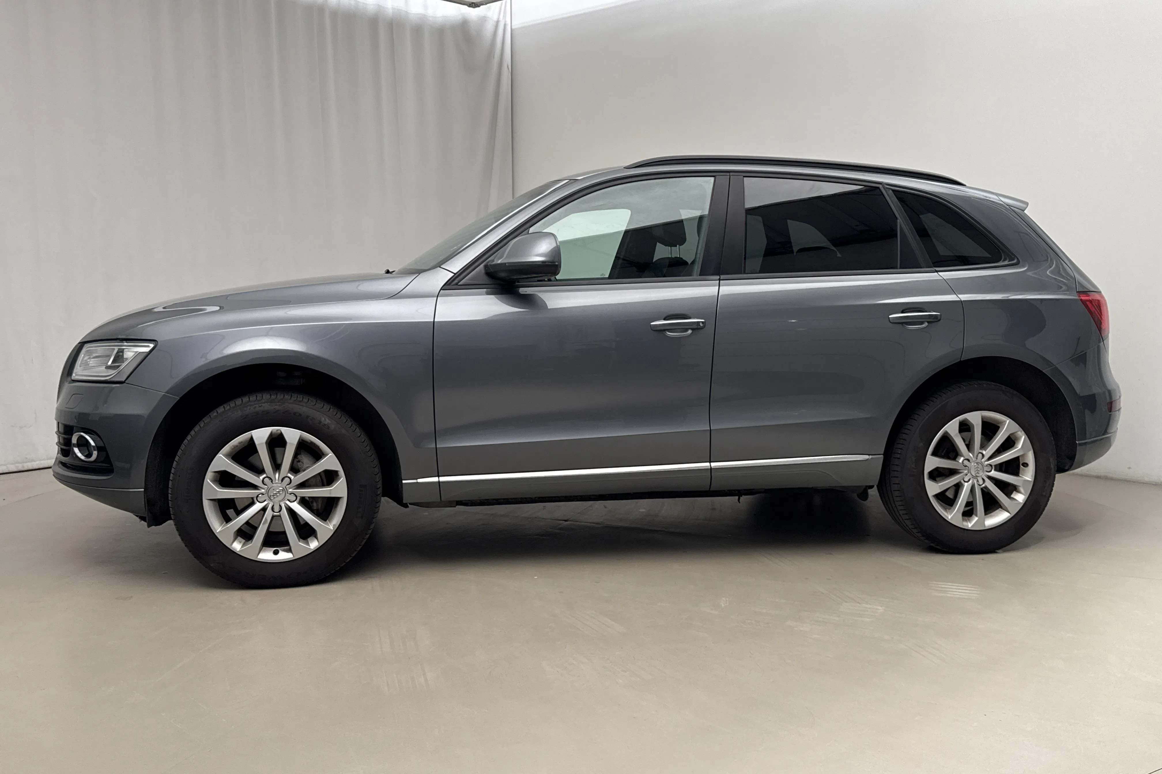 Presentation photo 2 of 14: Audi Q5 2.0 TDI clean diesel quattro (190hk) - 248 440 km - Automatic - gray - 2015