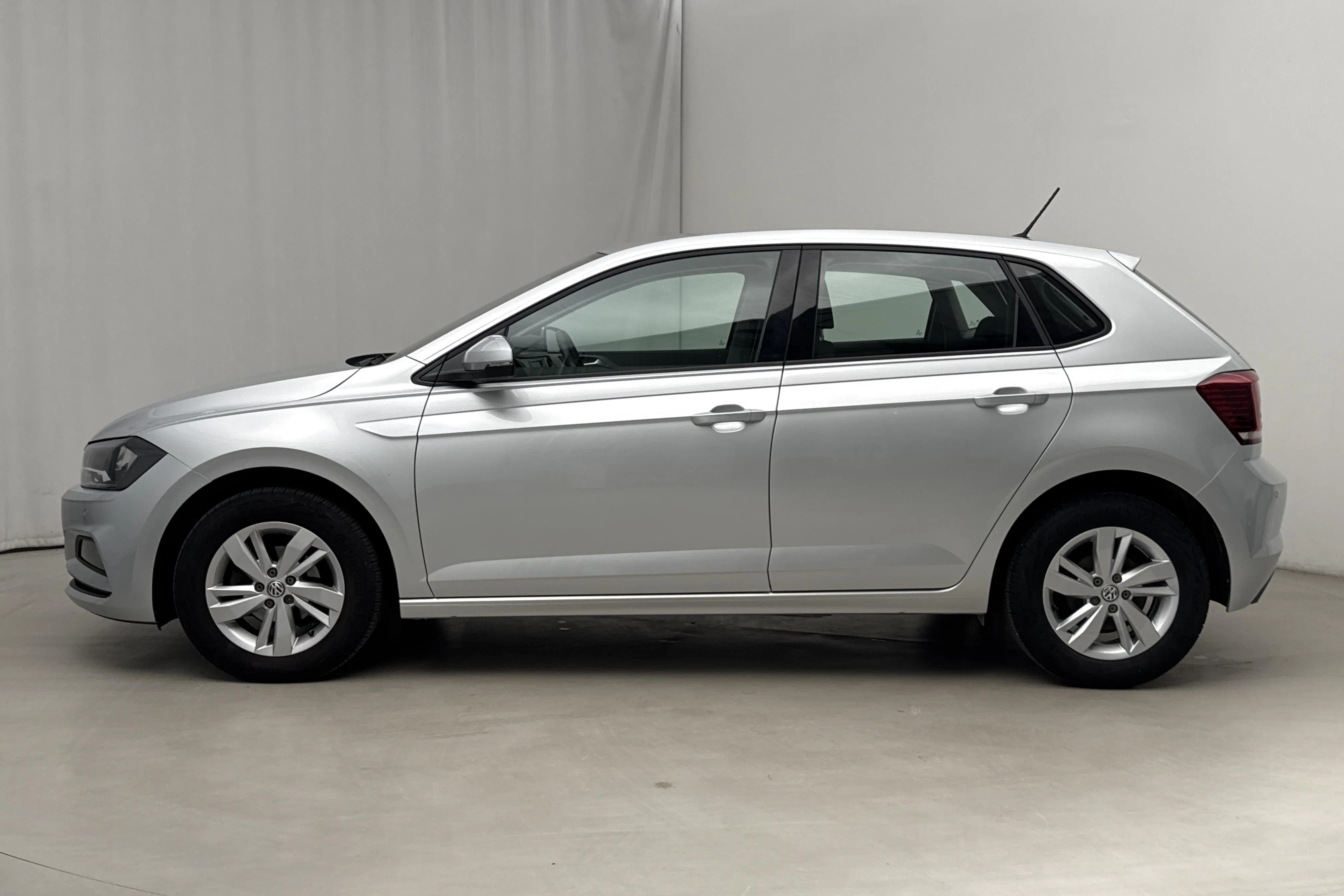 Presentationsfoto 2 av 14: VW Polo 1.0 TSI 5dr (95hk) - 2 554 mil - Automat - silver - 2020