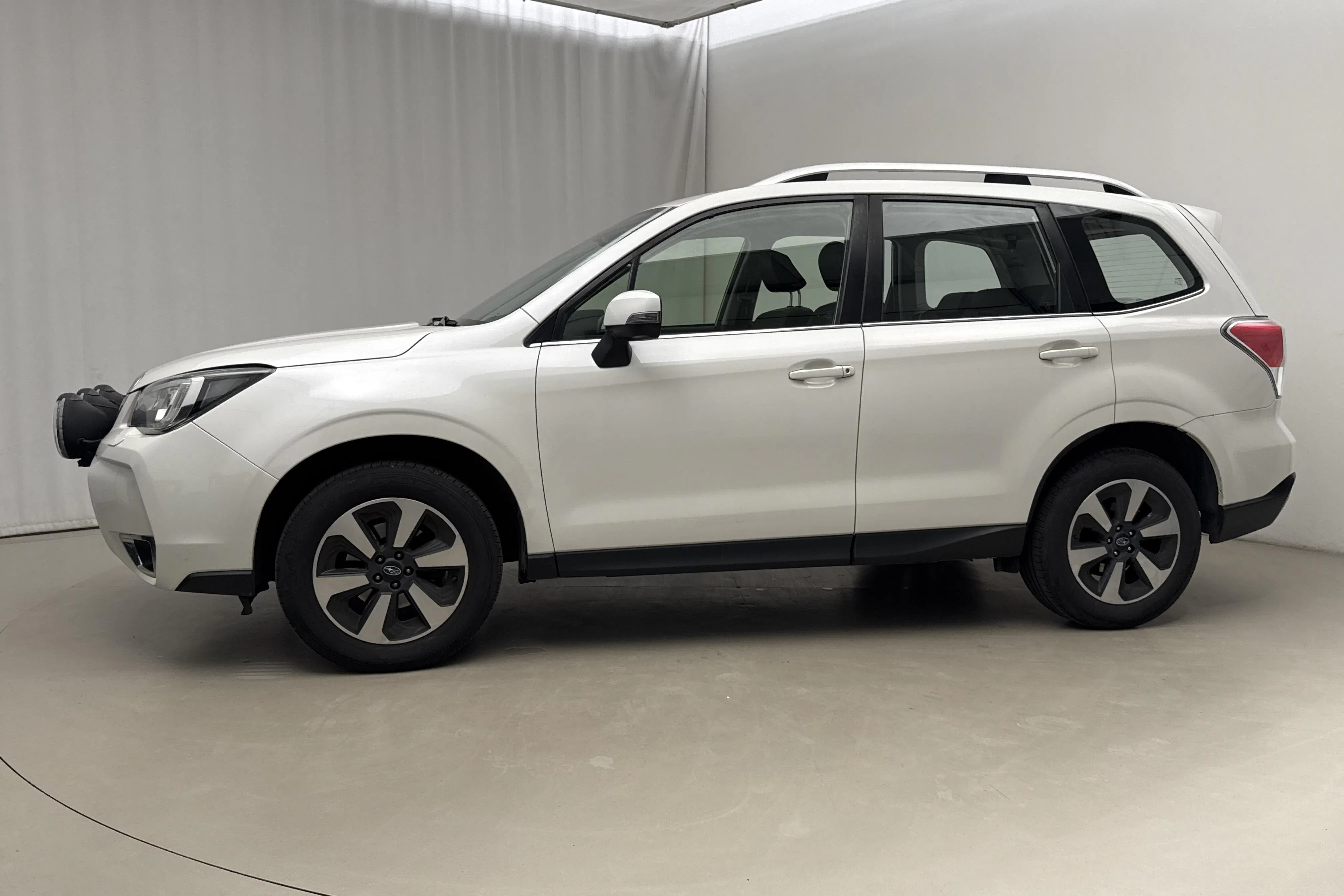 Presentation photo 2 of 18: Subaru Forester 2.0 (150hk) - 159 470 km - Automatic - white - 2019