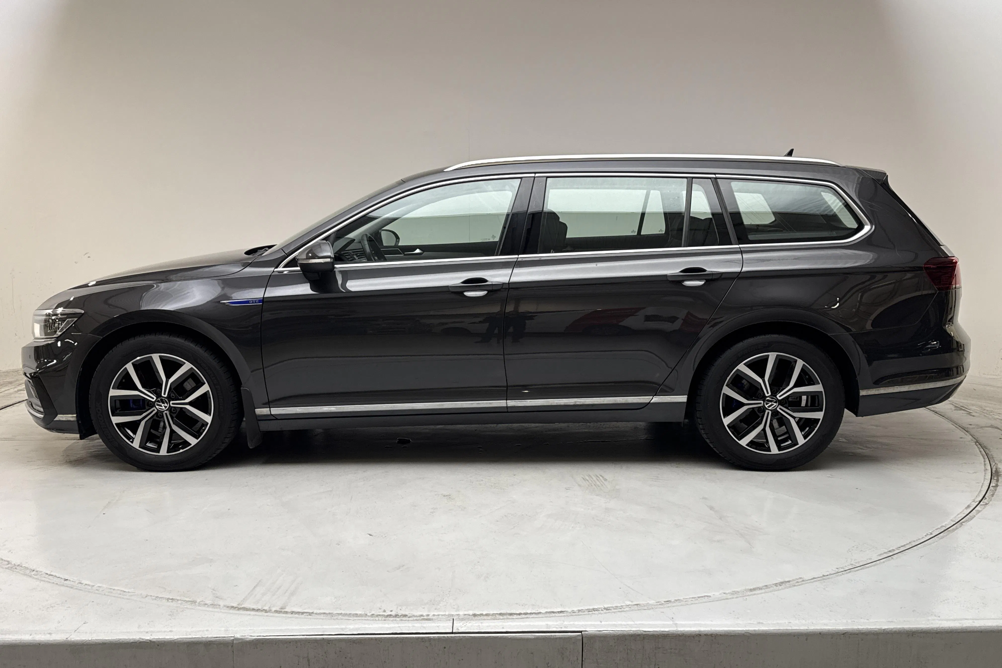 Presentation photo 2 of 17: VW Passat 1.4 GTE Sportscombi (218hk) - 92 710 km - Automatic - dark grey - 2023