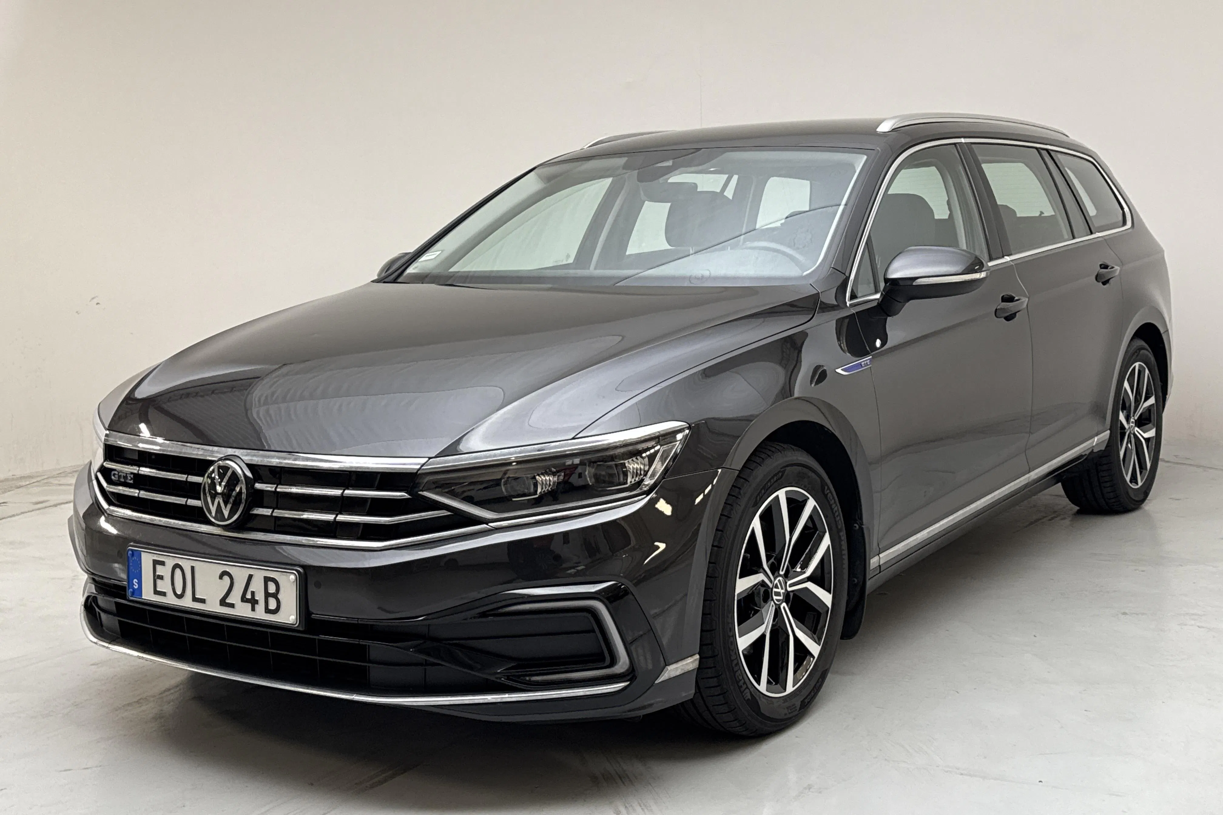Presentation photo 1 of 17: VW Passat 1.4 GTE Sportscombi (218hk) - 92 710 km - Automatic - dark grey - 2023