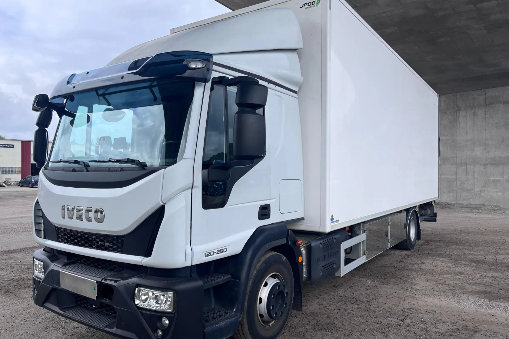 Presentation photo 1 of 99: IVECO EUROCARGO - 22 082 km - Automatic - white - 2020