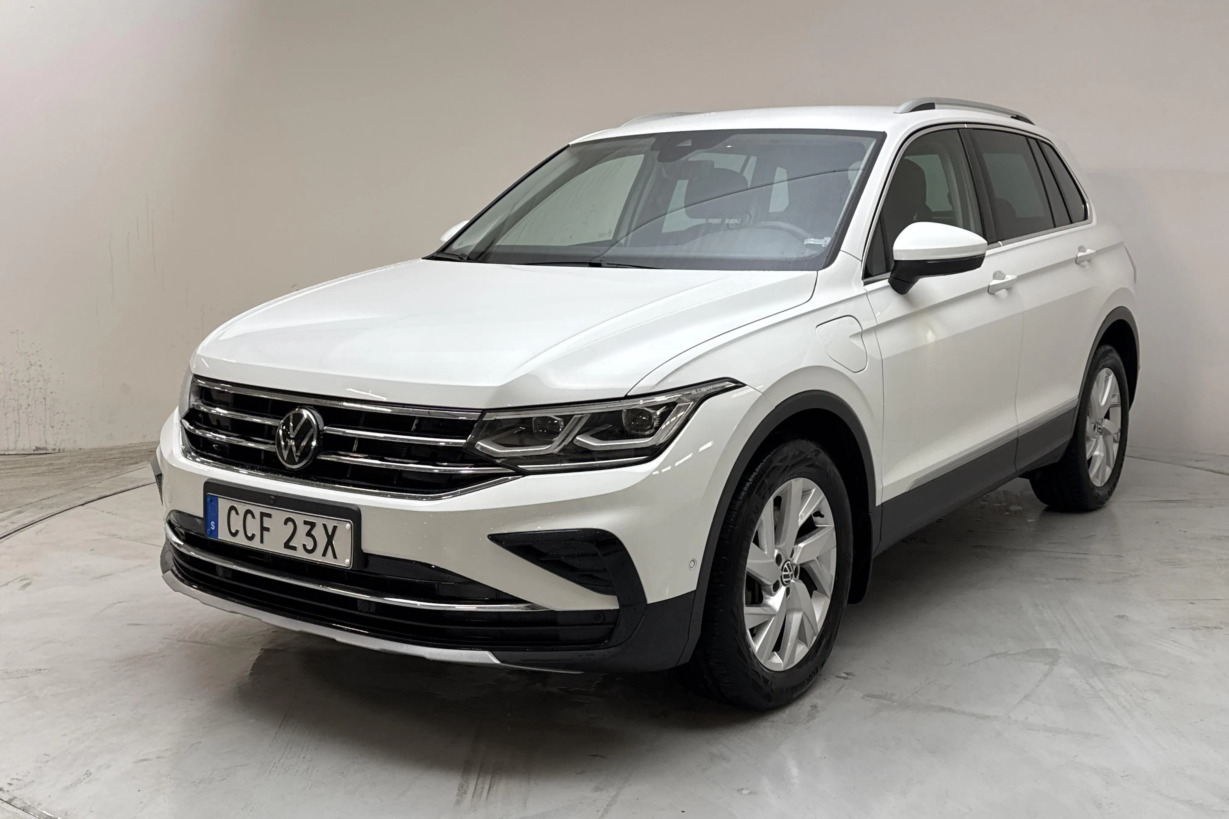 Presentation photo 1 of 17: VW Tiguan 1.4 TSI eHybrid (245hk) - 54 810 km - Automatic - white - 2023
