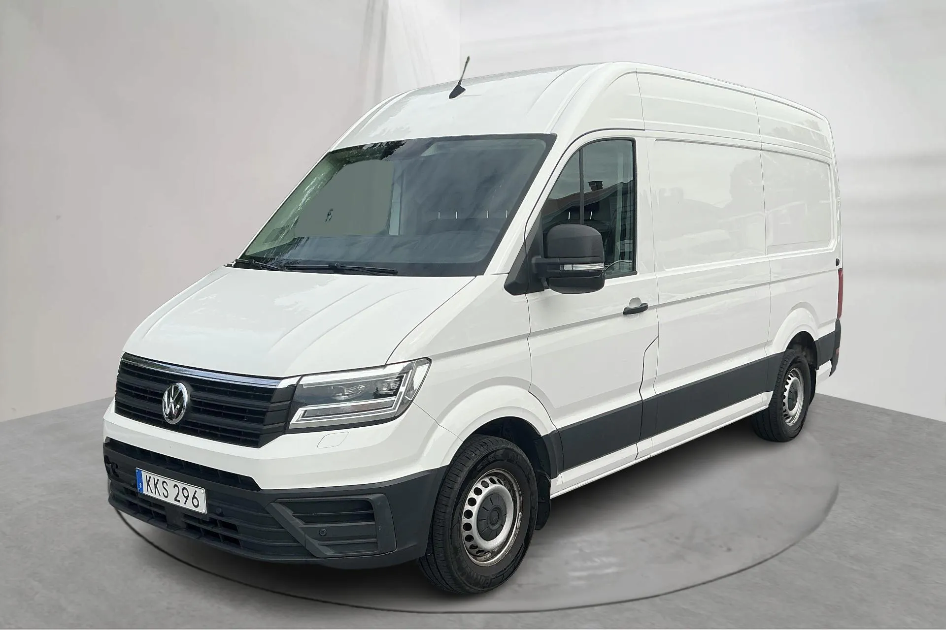 Presentation photo 1 of 11: VW Crafter 35 2.0 TDI Skåp (177hk) - 273 850 km - Manual - white - 2017