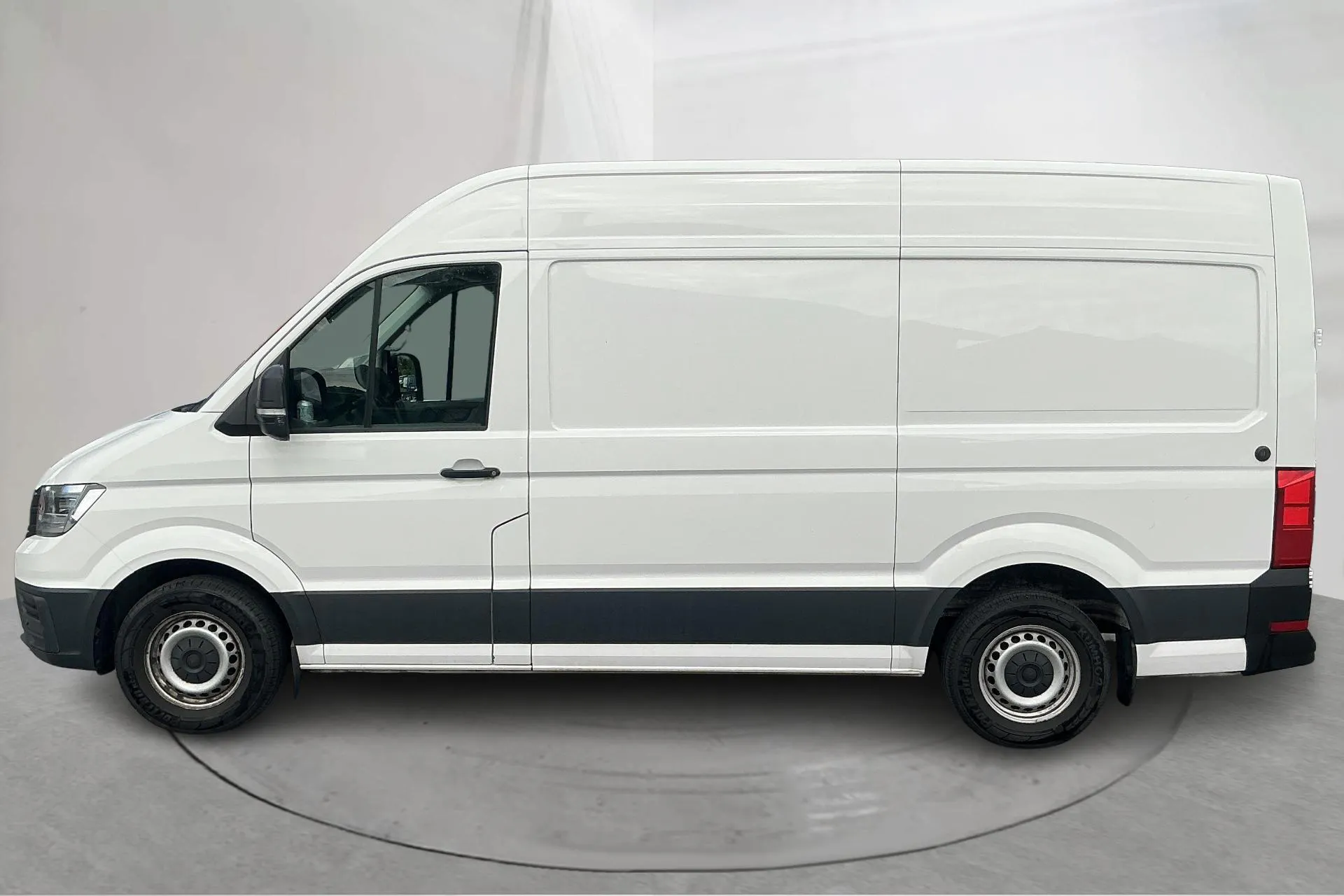 Presentation photo 2 of 11: VW Crafter 35 2.0 TDI Skåp (177hk) - 273 850 km - Manual - white - 2017