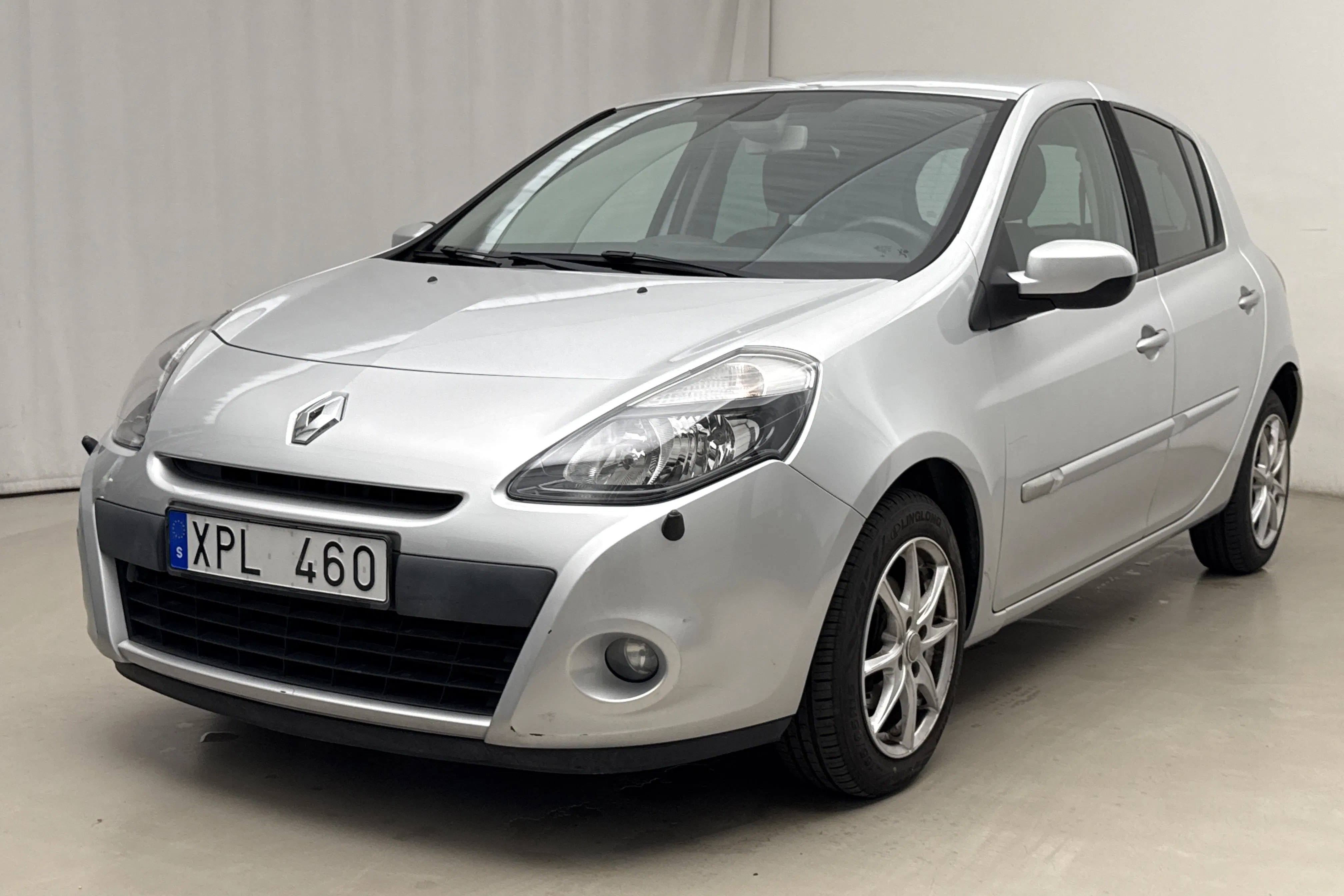 Presentation photo 1 of 15: Renault Clio III 1.2 Flex Fuel 5dr (75hk) - 58 260 km - Manual - silver - 2011