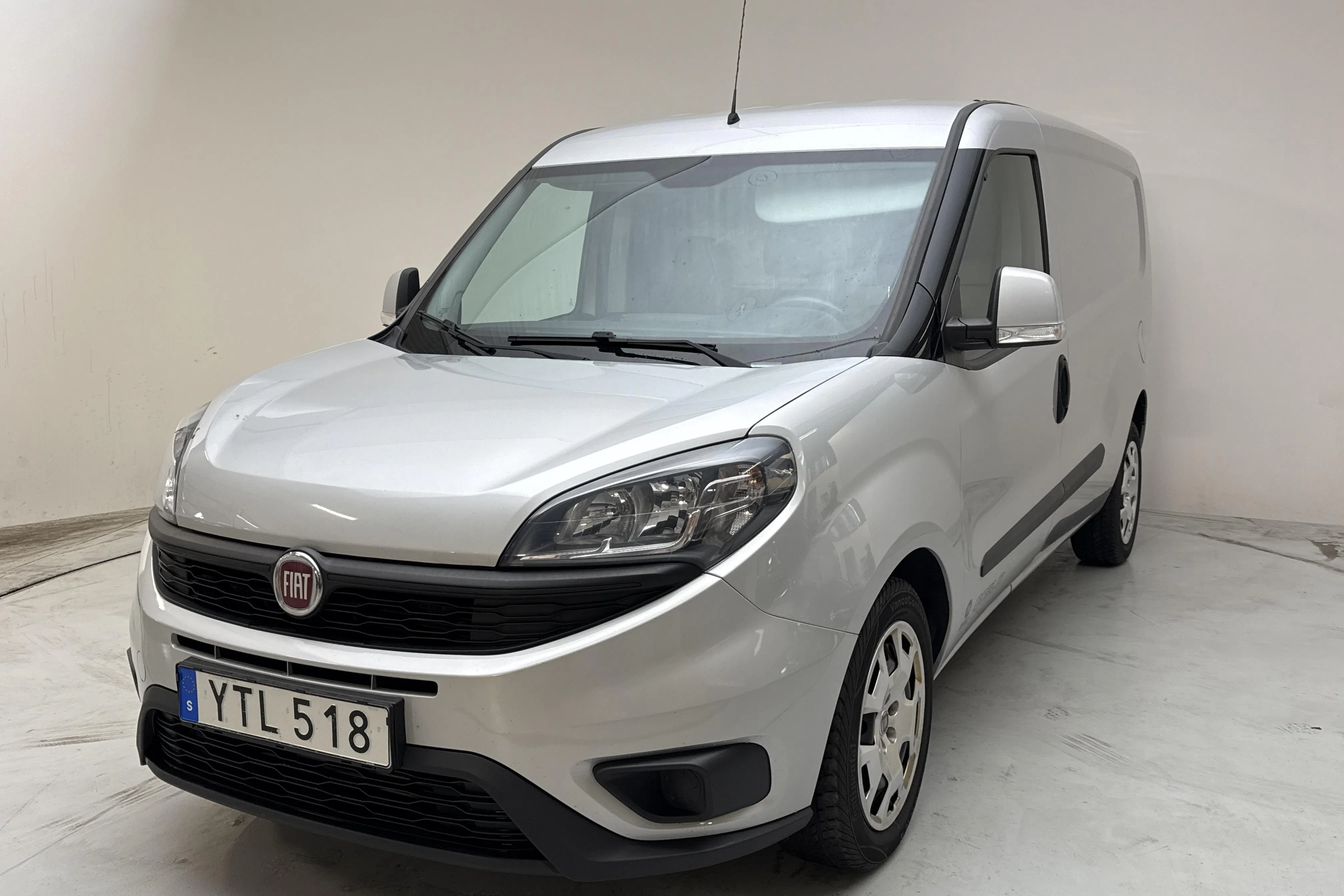 Presentation photo 1 of 11: Fiat Doblo Cargo 1.6 MJT (105hk) - 129 720 km - Manual - gray - 2019