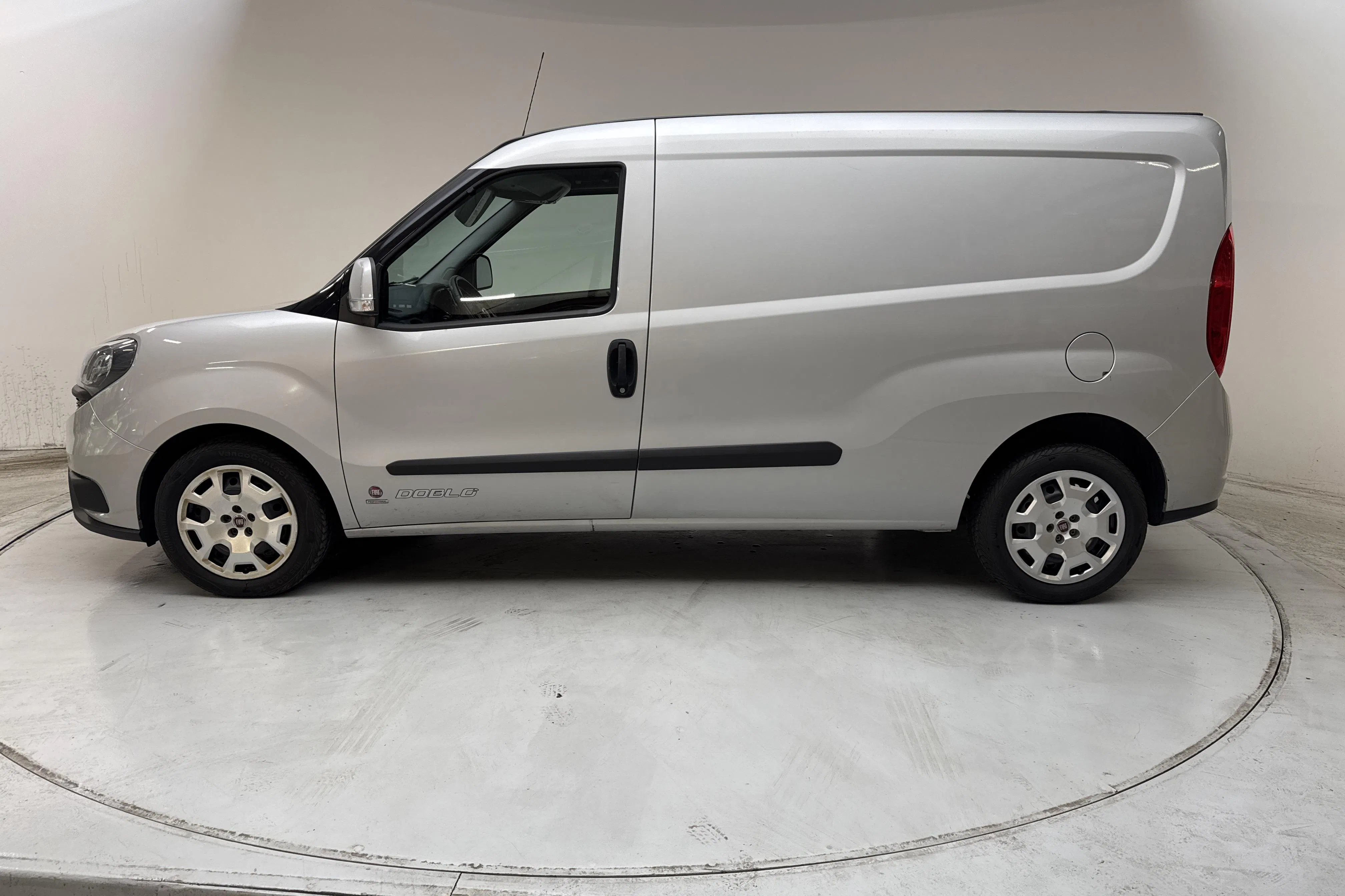 Presentation photo 2 of 11: Fiat Doblo Cargo 1.6 MJT (105hk) - 129 720 km - Manual - gray - 2019