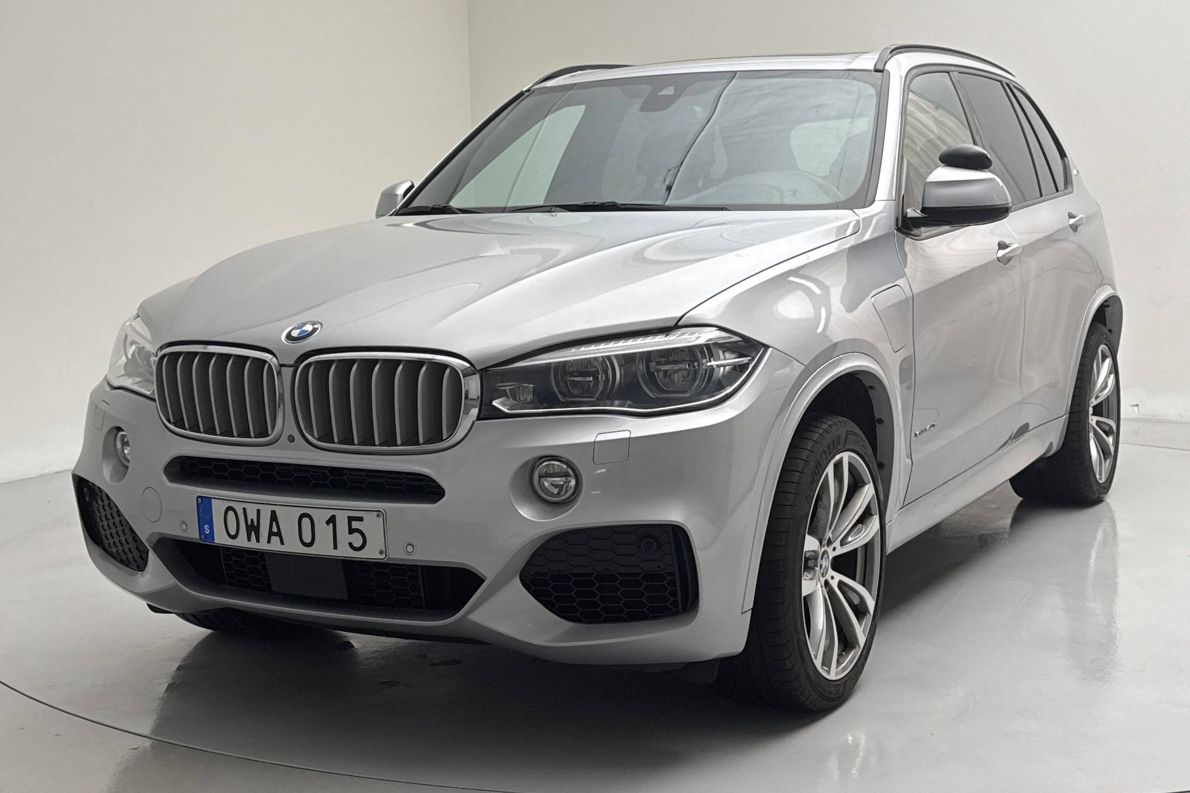 Presentation photo 1 of 20: BMW X5 xDrive40e, F15 (313hk) - 179 260 km - Automatic - silver - 2018
