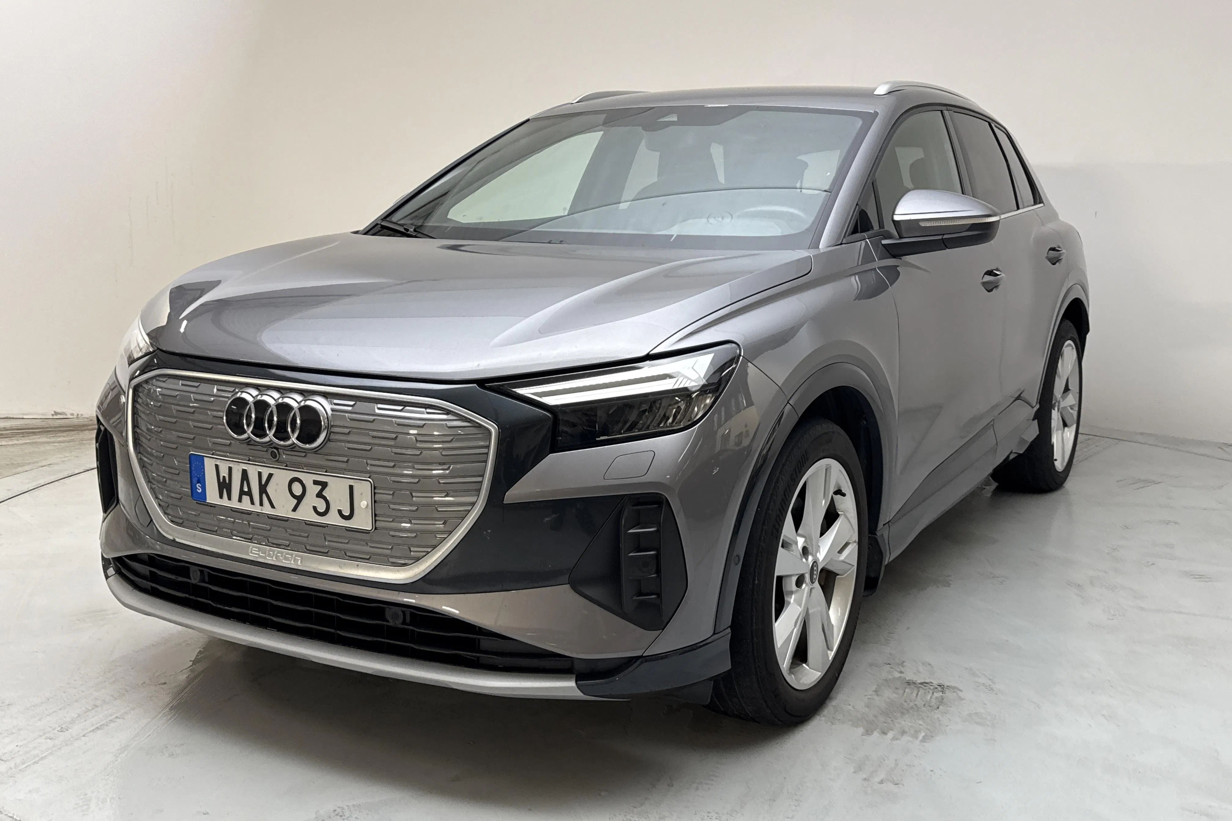 Presentation photo 1 of 16: Audi Q4 40 e-tron 77kWh (204hk) - 7 889 Scandinavian mile - Automatic - gray - 2023
