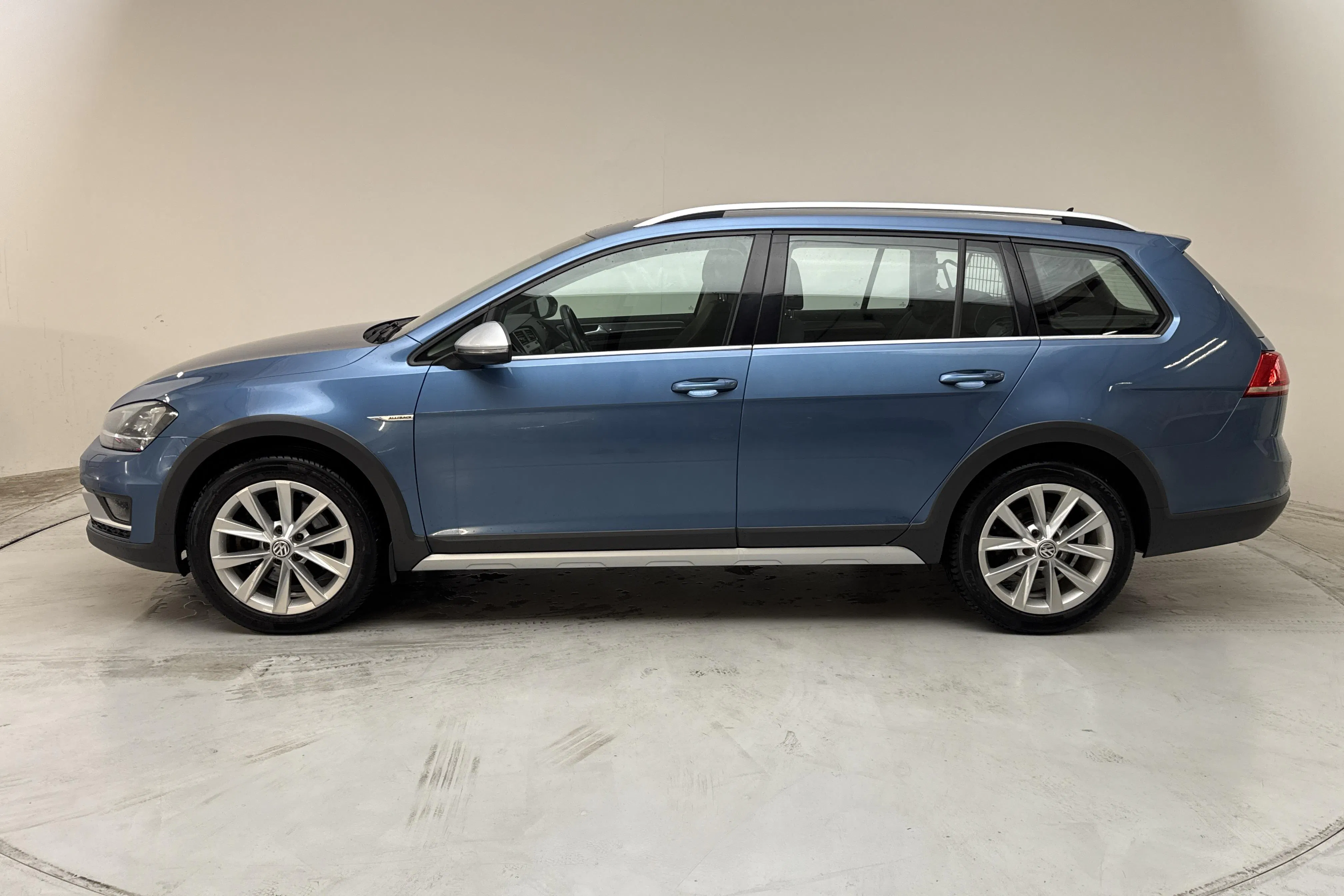 Presentation photo 2 of 14: VW Golf Alltrack 1.8 TSI 4Motion (180hk) - 121 900 km - Automatic - blue - 2016