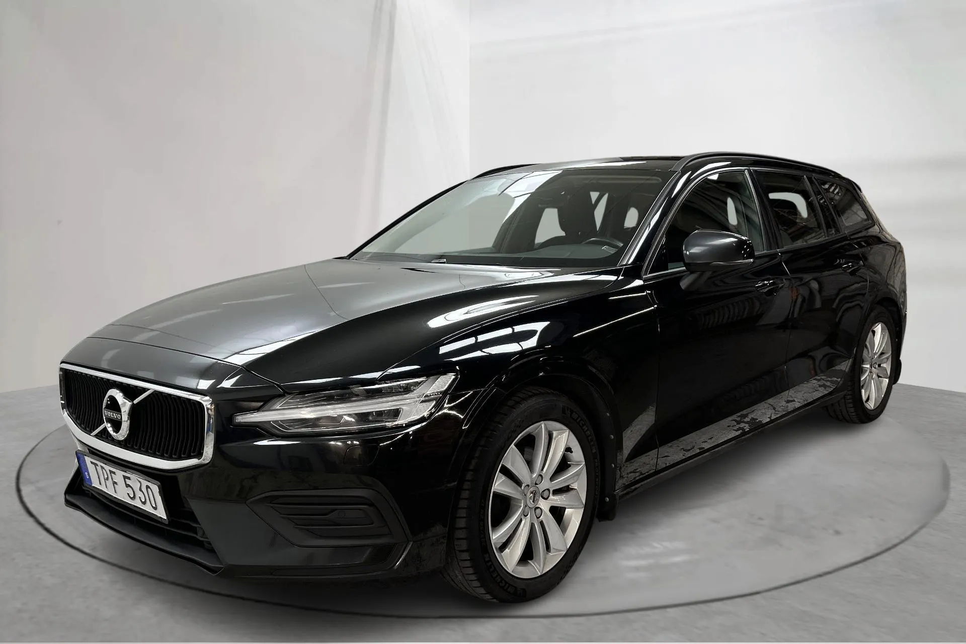 Presentationsfoto 1 av 15: Volvo V60 D3 (150hk) - 24 537 mil - Automat - svart - 2019