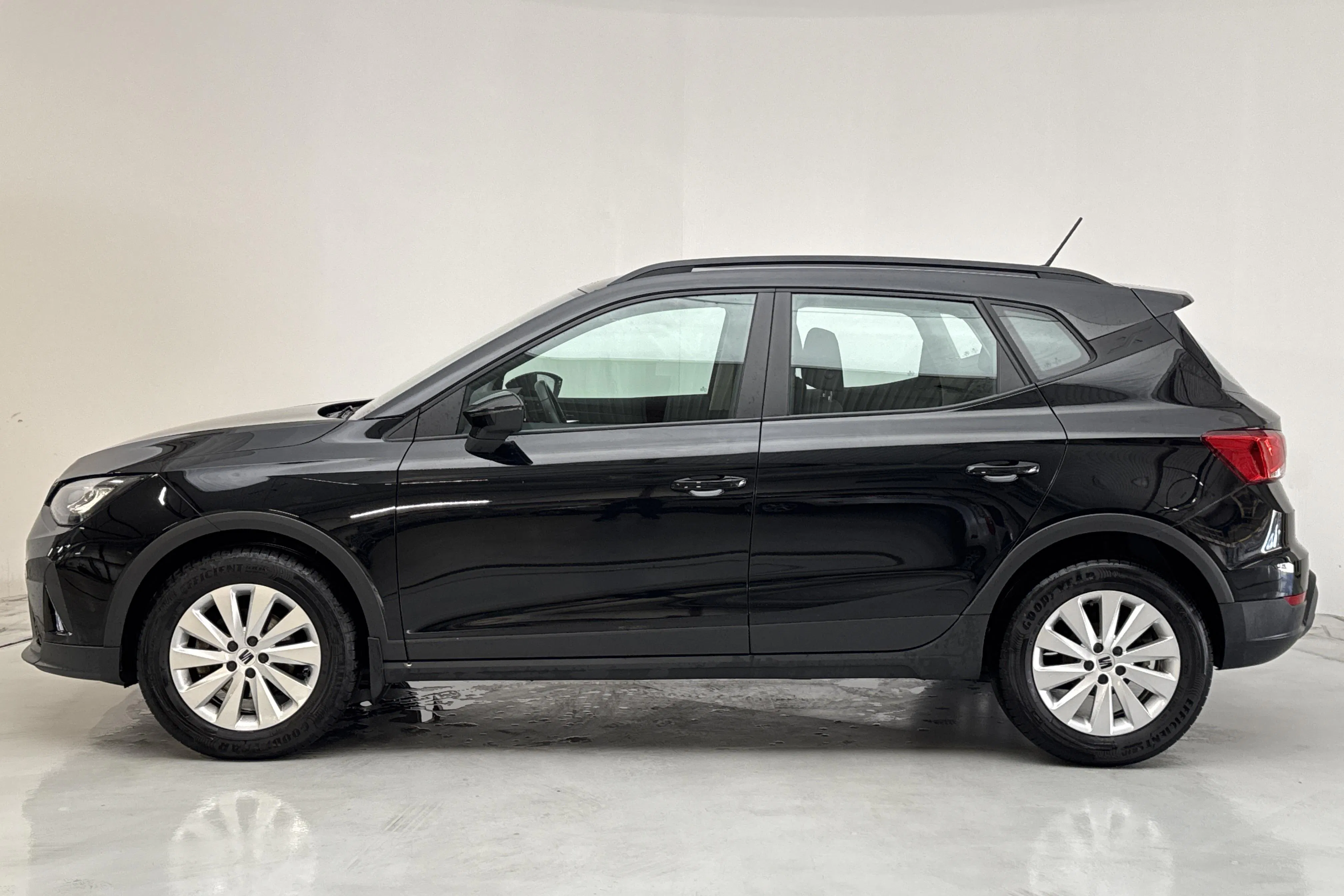 Presentation photo 2 of 12: Seat Arona 1.0 TSI (110hk) - 26 230 km - Automatic - black - 2022