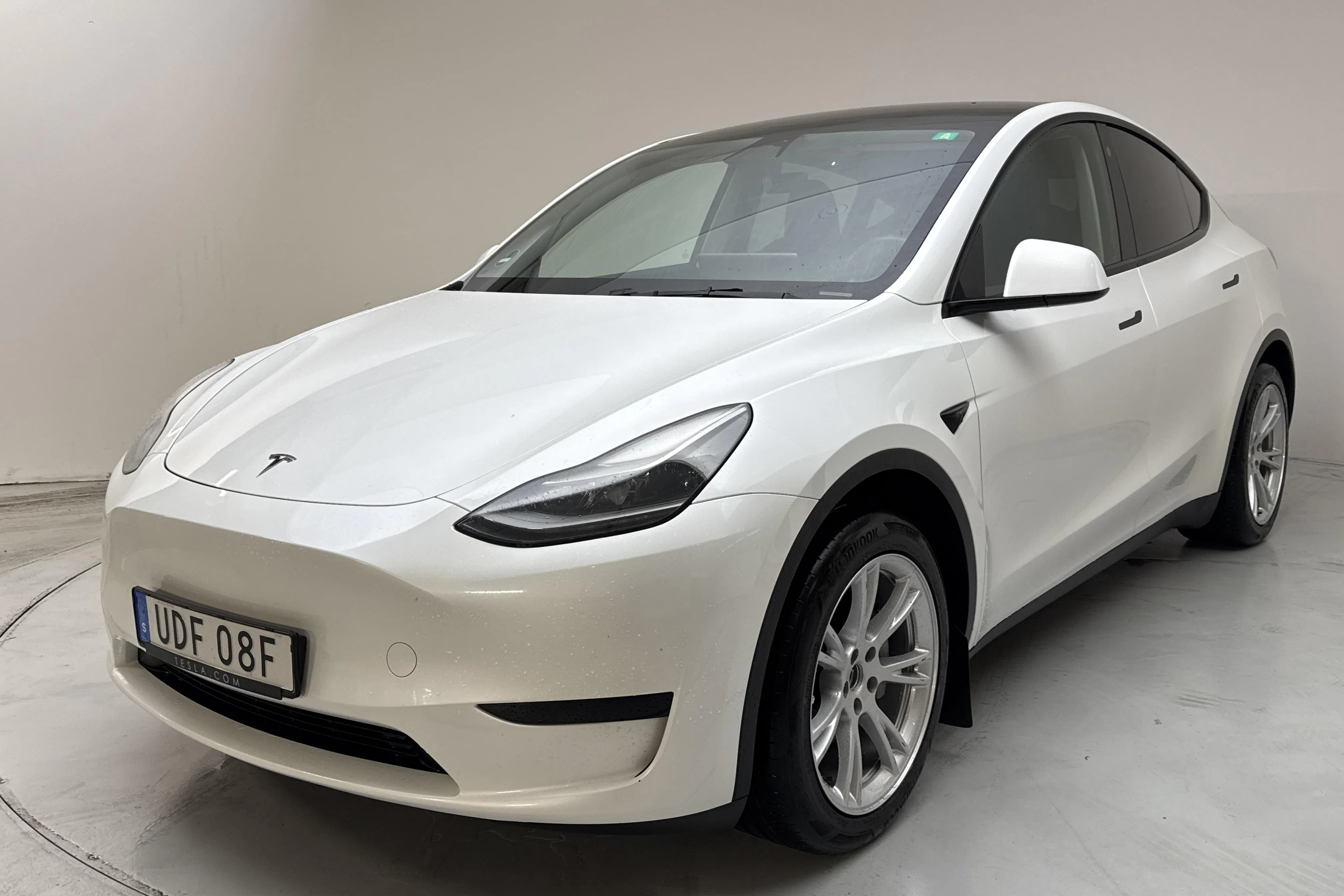 Presentationsfoto 1 av 18: Tesla Model Y RWD - 13 176 mil - Automat - vit - 2023