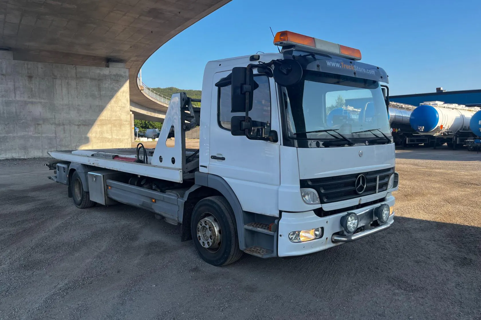 Presentationsfoto 2 av 63: MERCEDES ATEGO 4X2 Bärgningsbil - 381 601 km - Manuell - vit - 2007