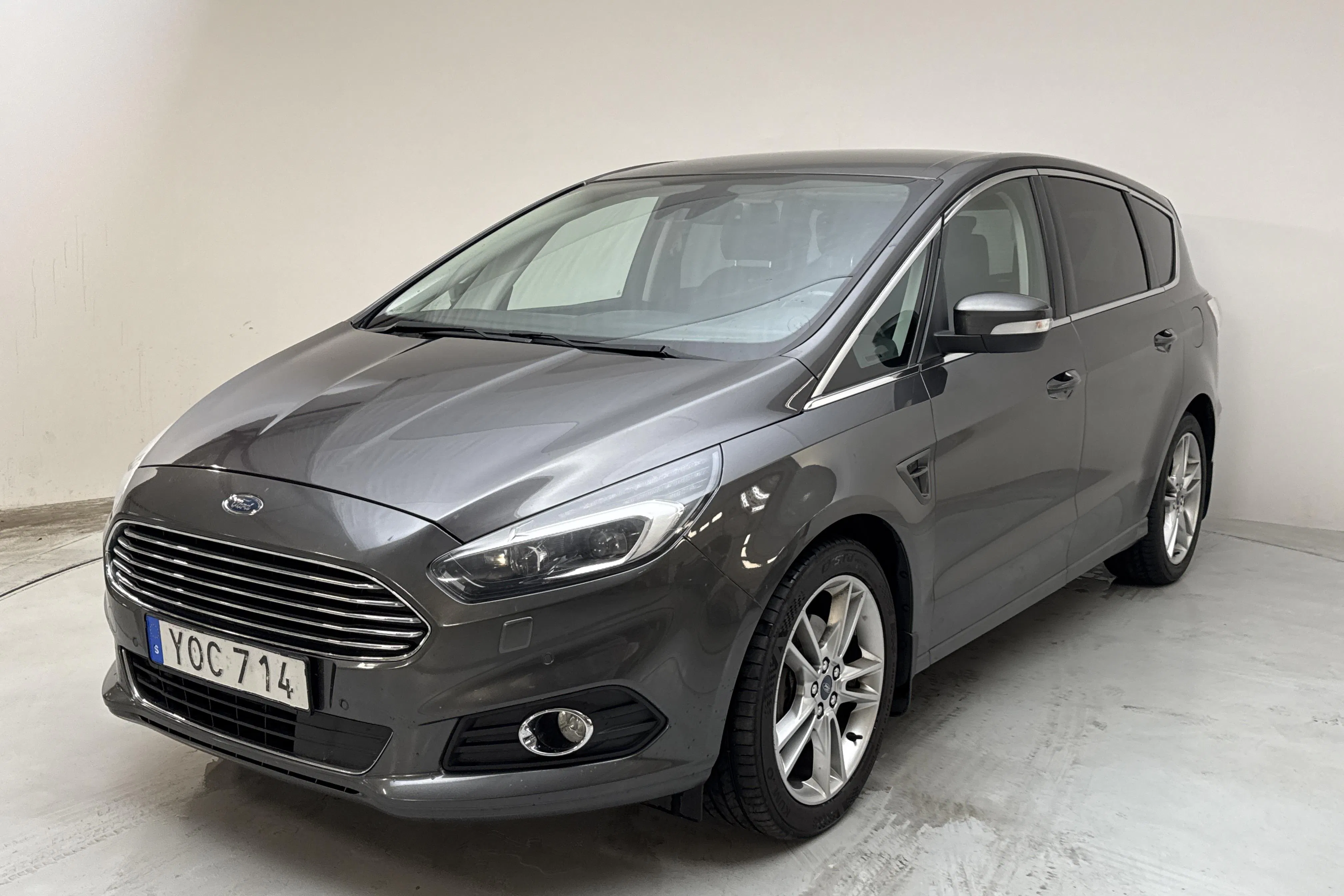 Presentationsfoto 1 av 19: Ford S-MAX 2.0 TDCi (180hk) - 19 938 mil - Automat - grå - 2018